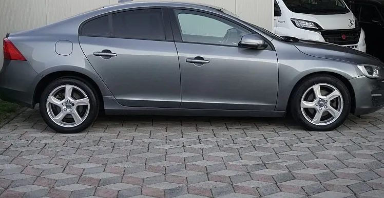 Zunanja slika - Volvo S60 - D3 A Momentum+ Xenon +Memory+ Alu 17 +Navi - 4