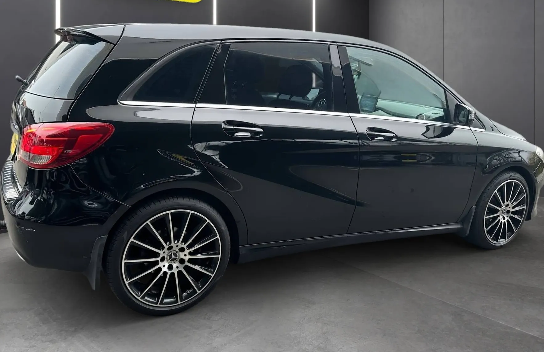 Zunanja slika - Mercedes-Benz B-Razred - B180d NAVI TEMP KAM KLJUKA PDC MOŽNOST BREZ POLO.. - 9