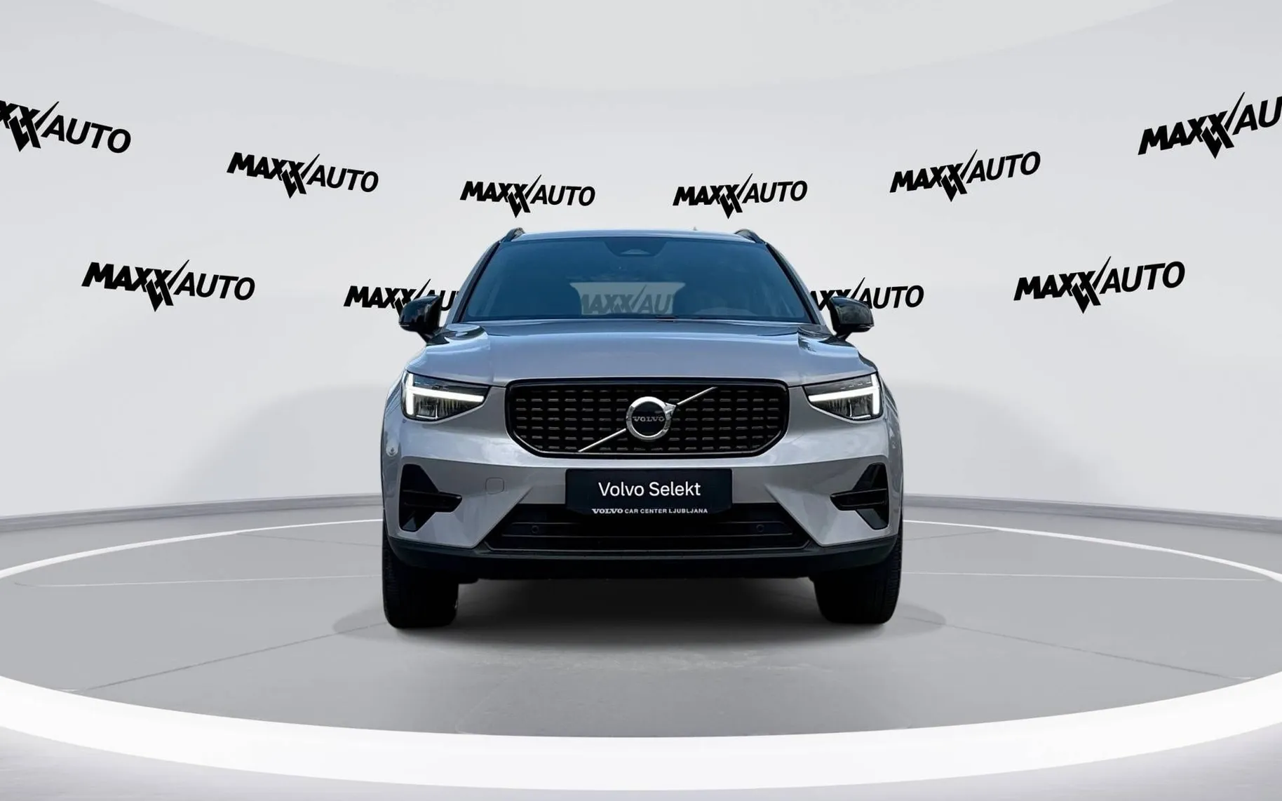 Zunanja slika - Volvo XC40 - B3 P Plus Dark Avt. - 2