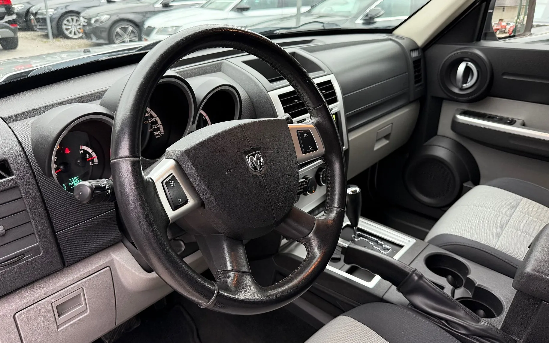 Zunanja slika - Dodge Nitro - 2.8 16V CRD 4WD AUT. SLO.VOZILO MULTIMEDIJA KAMERA - 13