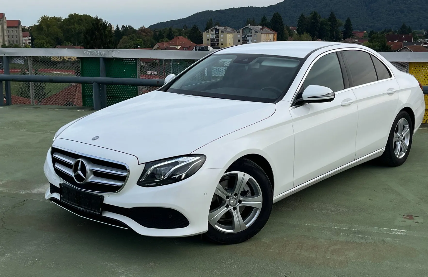 Zunanja slika - Mercedes-Benz E-Razred - E 200 d Avantgarde Avt. LED.VZR. KAM.2XPDC.NAVI - 1
