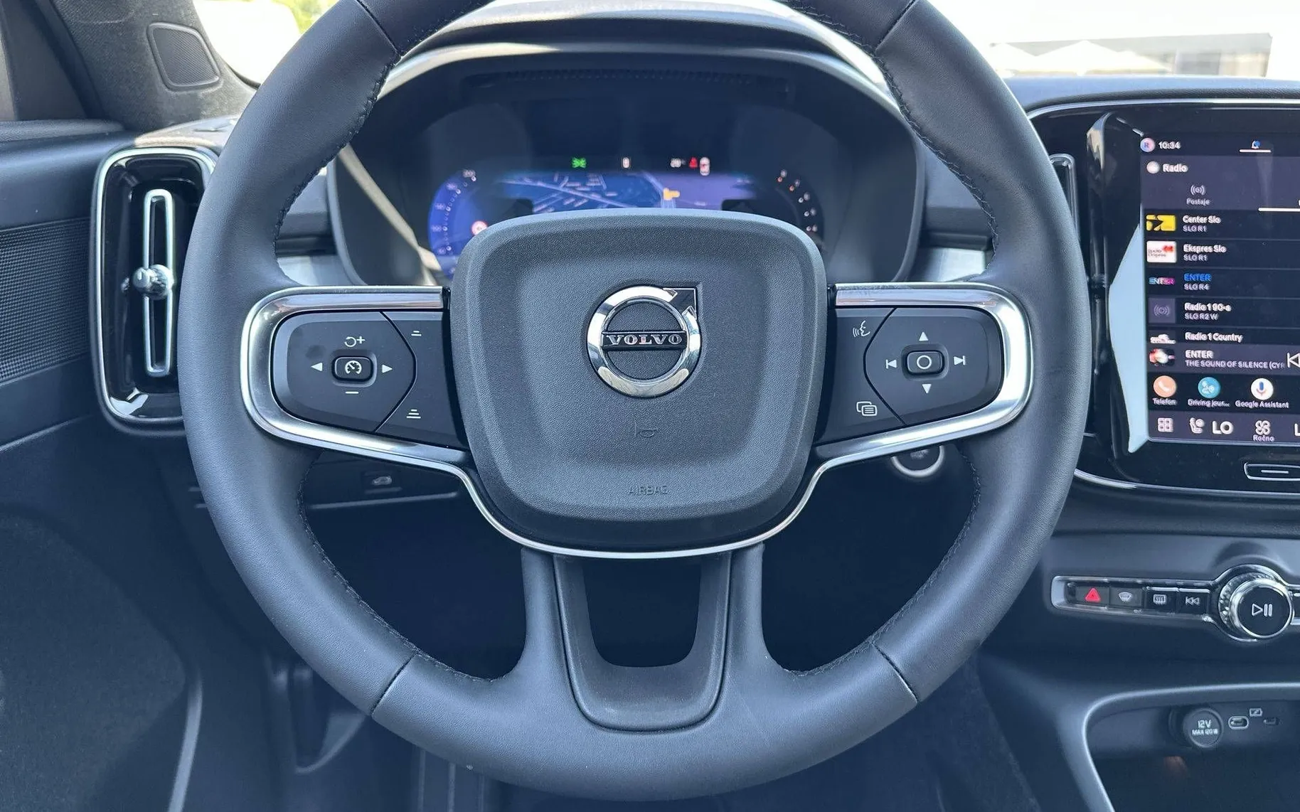 Notranja slika - Volvo XC40 - B3P Core Avt - 30