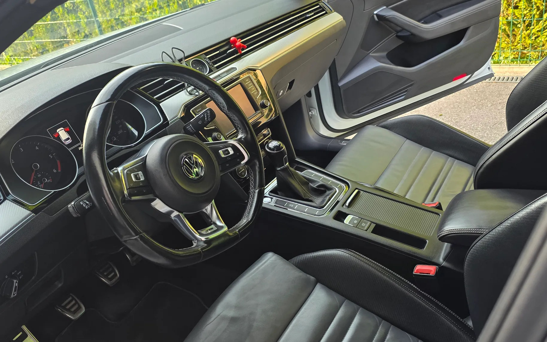 Notranja slika - VW Passat - Variant 2,0 TDI BMT Highline - 4