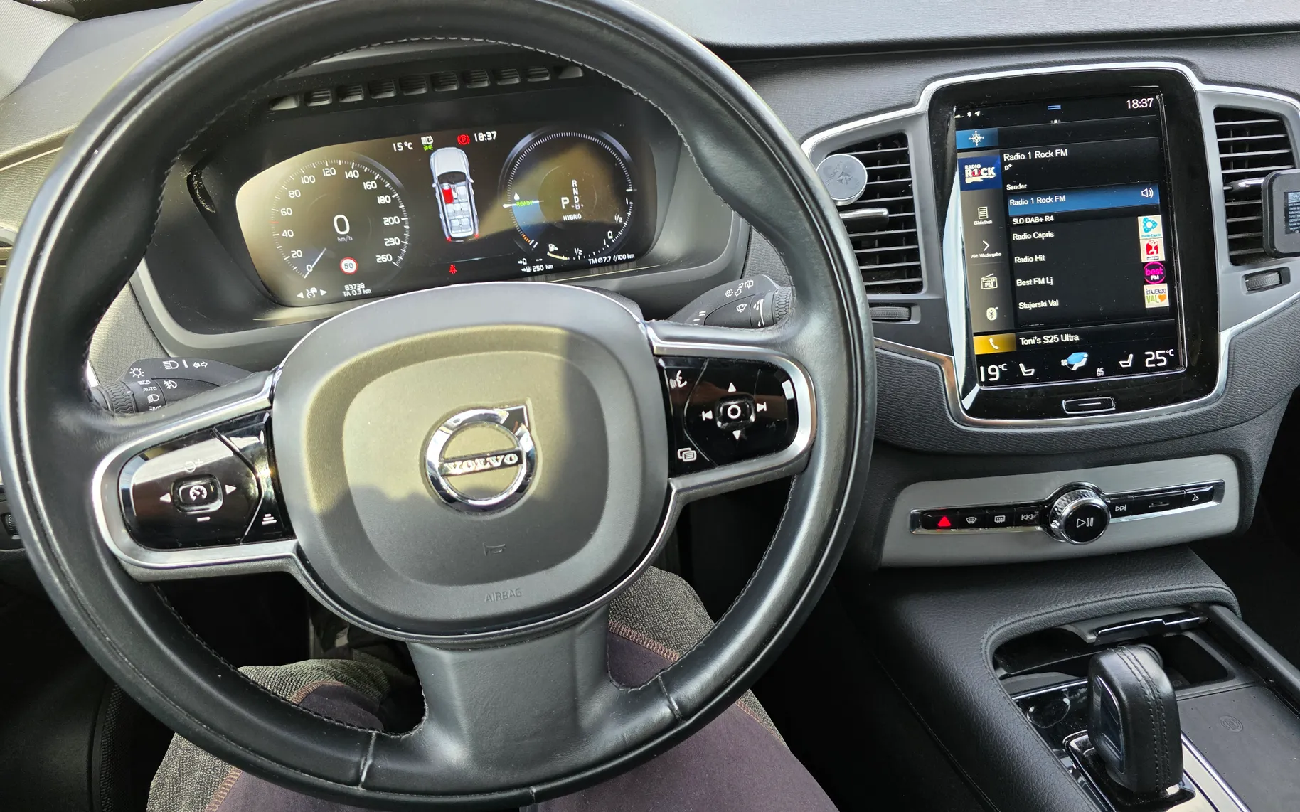 Notranja slika - Volvo XC90 - T8 Recharge Twin Engine R-Design Expression Avt. - 7