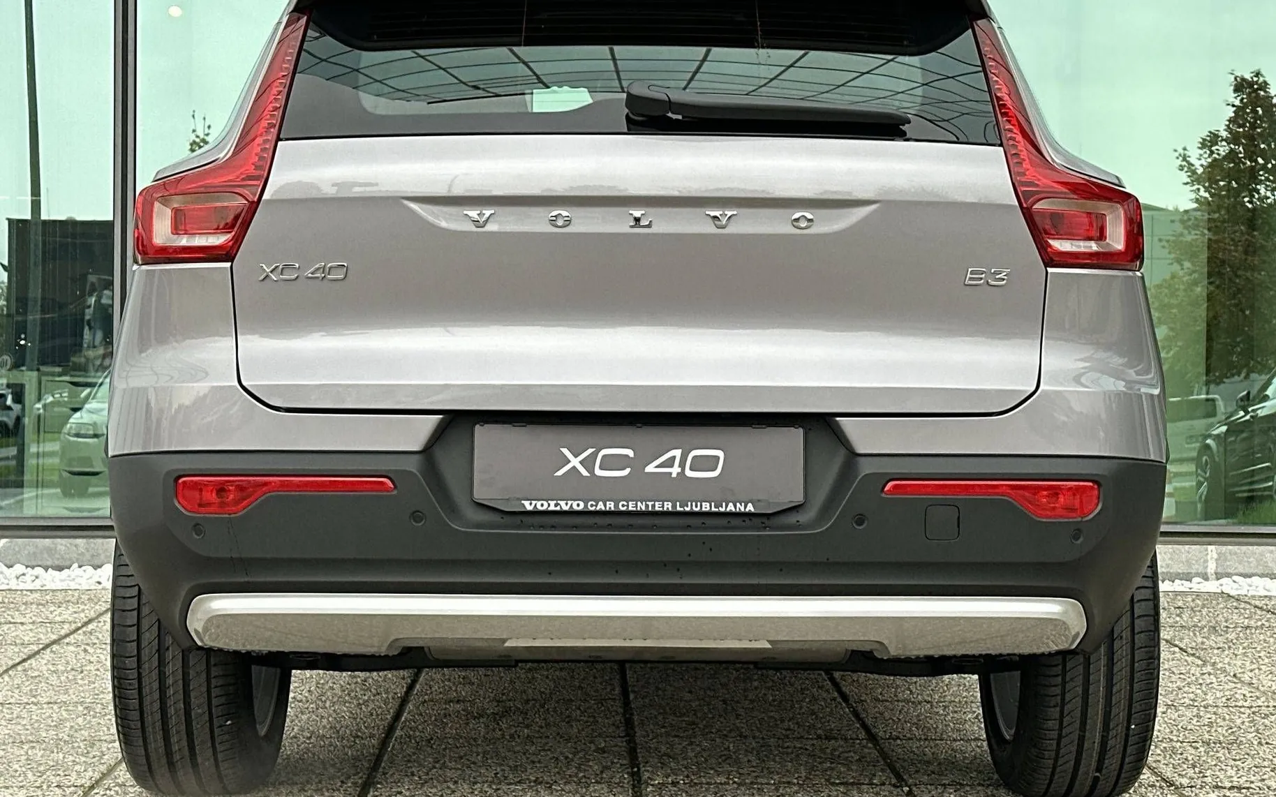 Zunanja slika - Volvo XC40 - B3 P Core AT DCT 3 leta garancije + 3 servisi... - 6