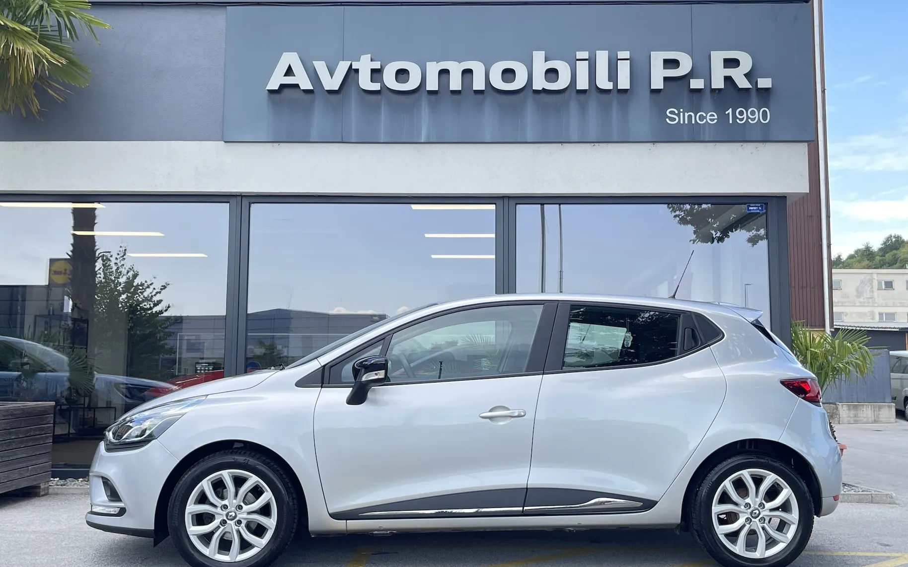 Zunanja slika - Renault Clio - 0.9 TCe 75 Generation 1.LASTNIK SLO samo 48.612 km - 4