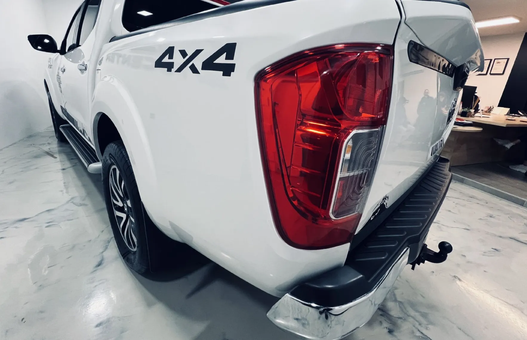 Zunanja slika - Nissan Navara - 2.3DCI 4x4 KAMERA-NAVI-1.LASTNIK - 5