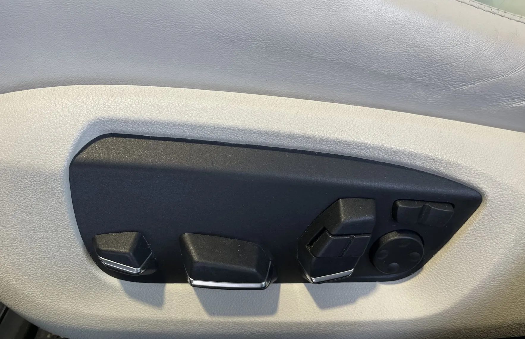 Zunanja slika - BMW Serija 7 - : 750d-xDrive-M OPTIK-NAVIGACIJA-INDIVIDUAL-MEMORY - 16