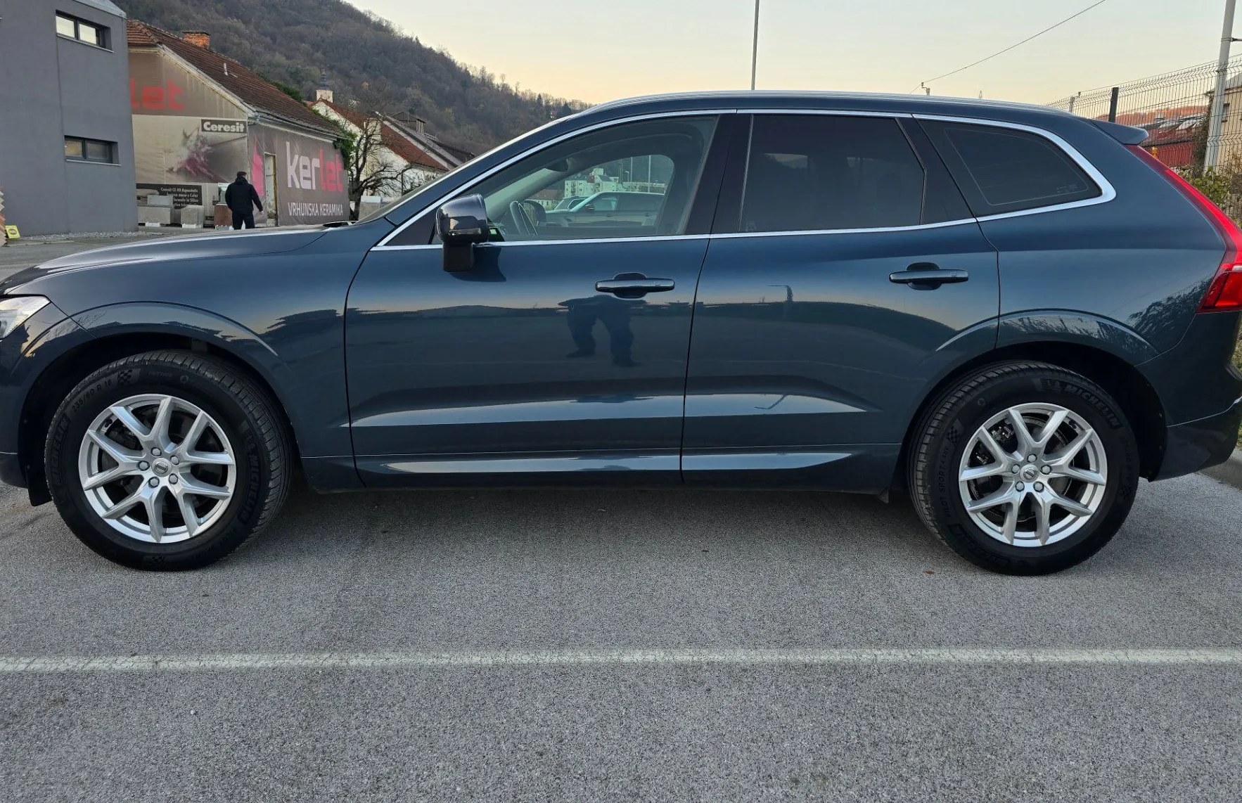 Zunanja slika - Volvo XC60 - B4P Momentum Aut - 7