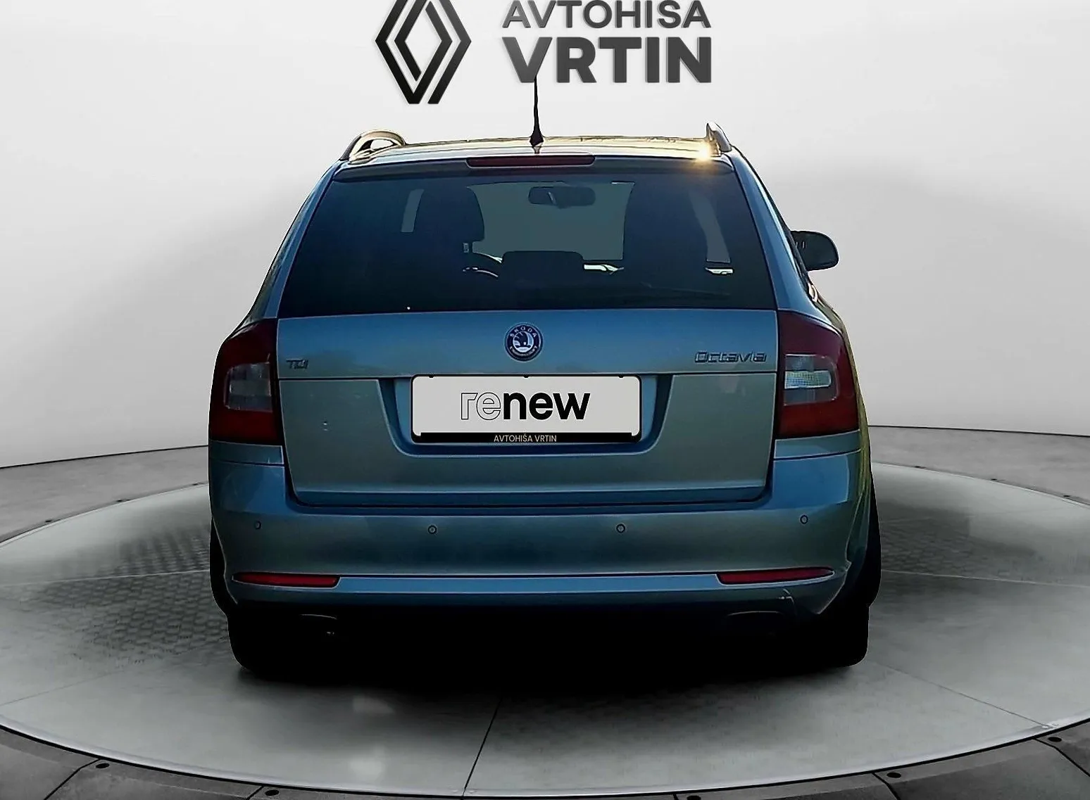 Zunanja slika - Škoda Octavia - Combi 1.6 CR TDI DPF Active - 3