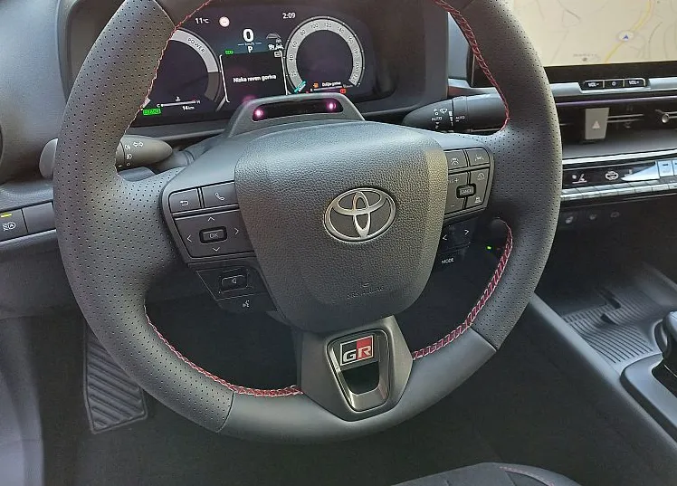 Zunanja slika - Toyota C-HR - 2.0 hibrid  HEV  GR SPORT PREMIERE - 9