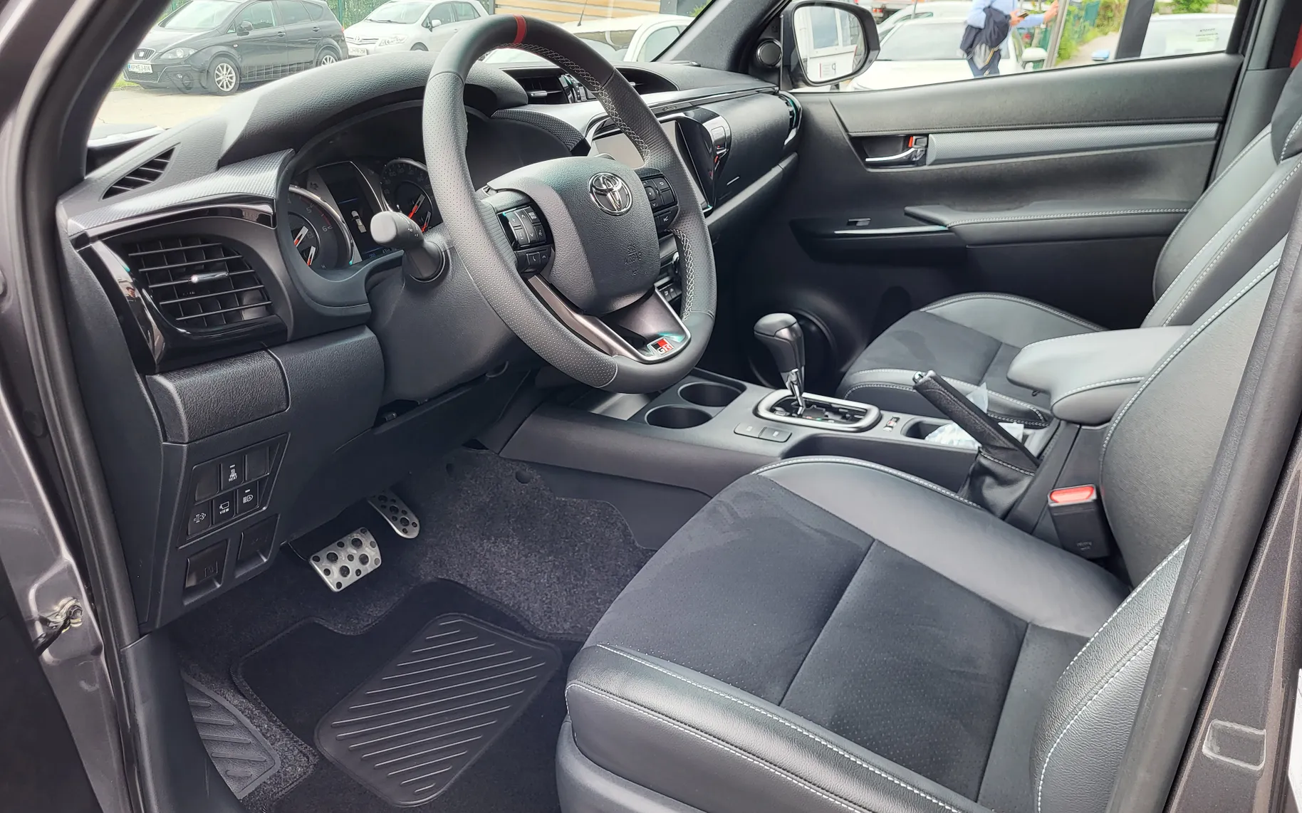 Zunanja slika - Toyota Hilux - 2.8 D-4D GR SPORT - 8