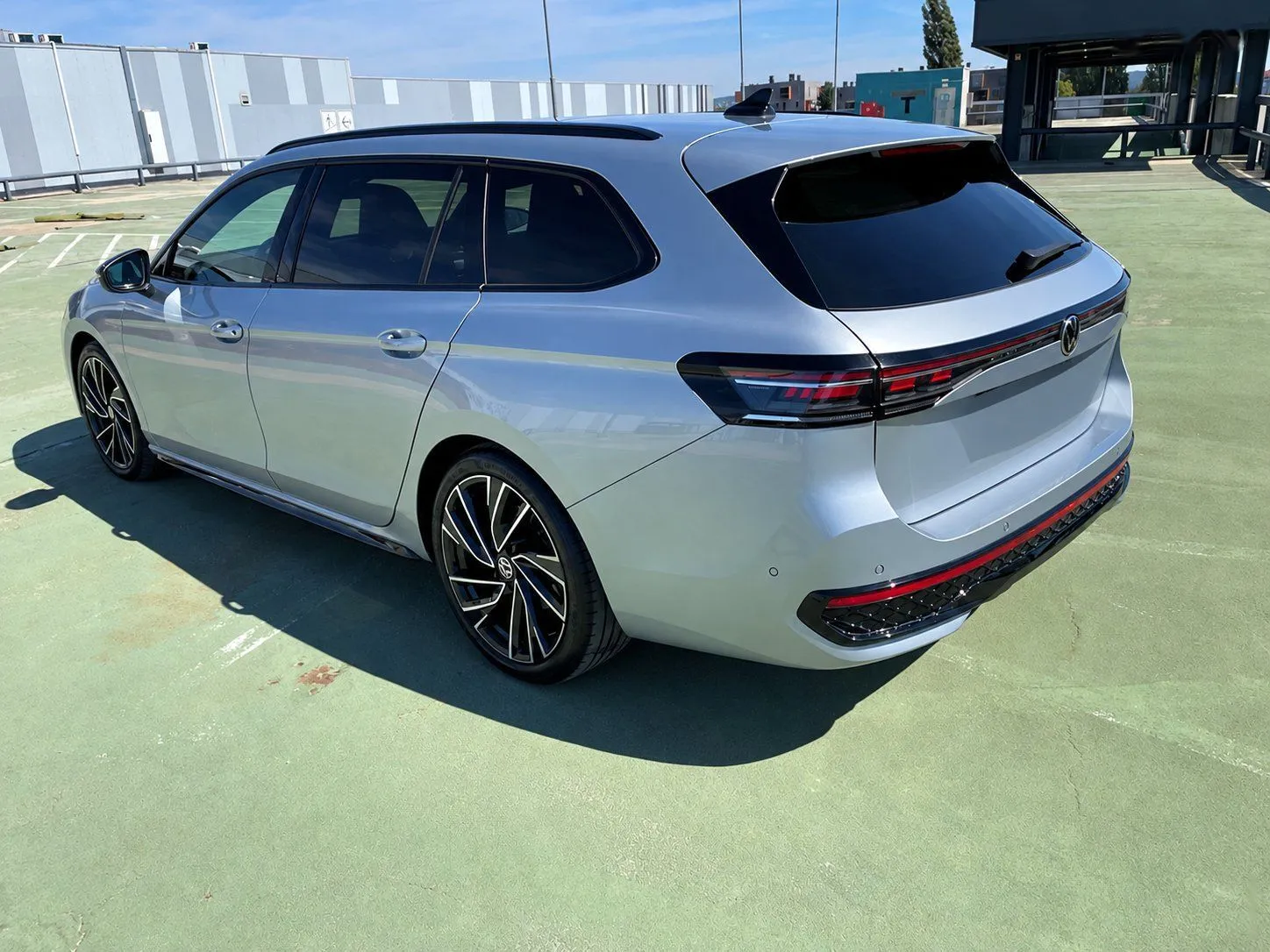 Zunanja slika - Volkswagen Passat - 2.0 TDI BMT R-Line DSG LED. NAVI.KAMER360.PDC2X - 3