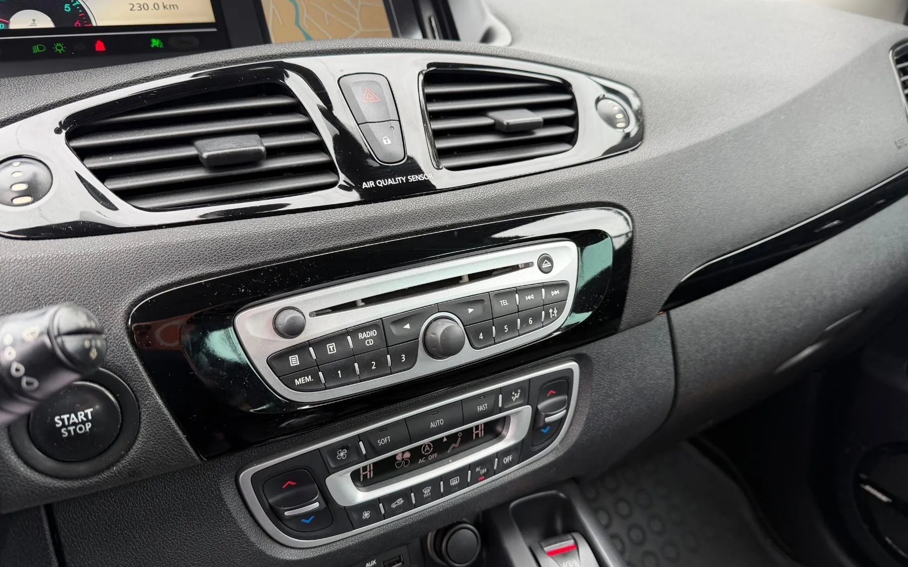 Zunanja slika - Renault Scénic - Grand Scenic Bose Edition dCi 110 SLO.VOZILO 2.LASTNICA NAVI - 19