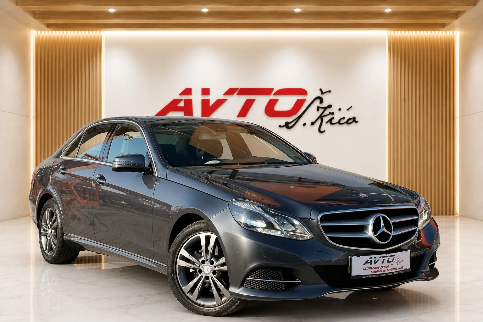 Zunanja slika - Mercedes-Benz E-Razred - E 200-LED-ŠIBEDAH-NAVI-USNJE-GRETJE SED-PDC... - 2