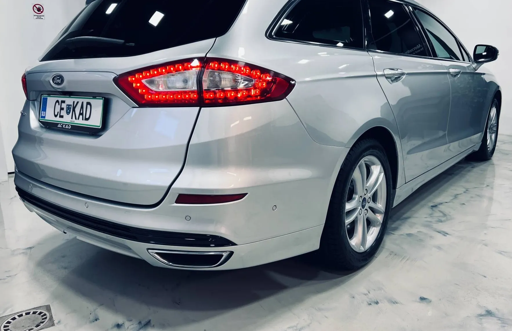Zunanja slika - Ford Mondeo - 2.0 TDCi 132 kW Powershift Titanium - 4