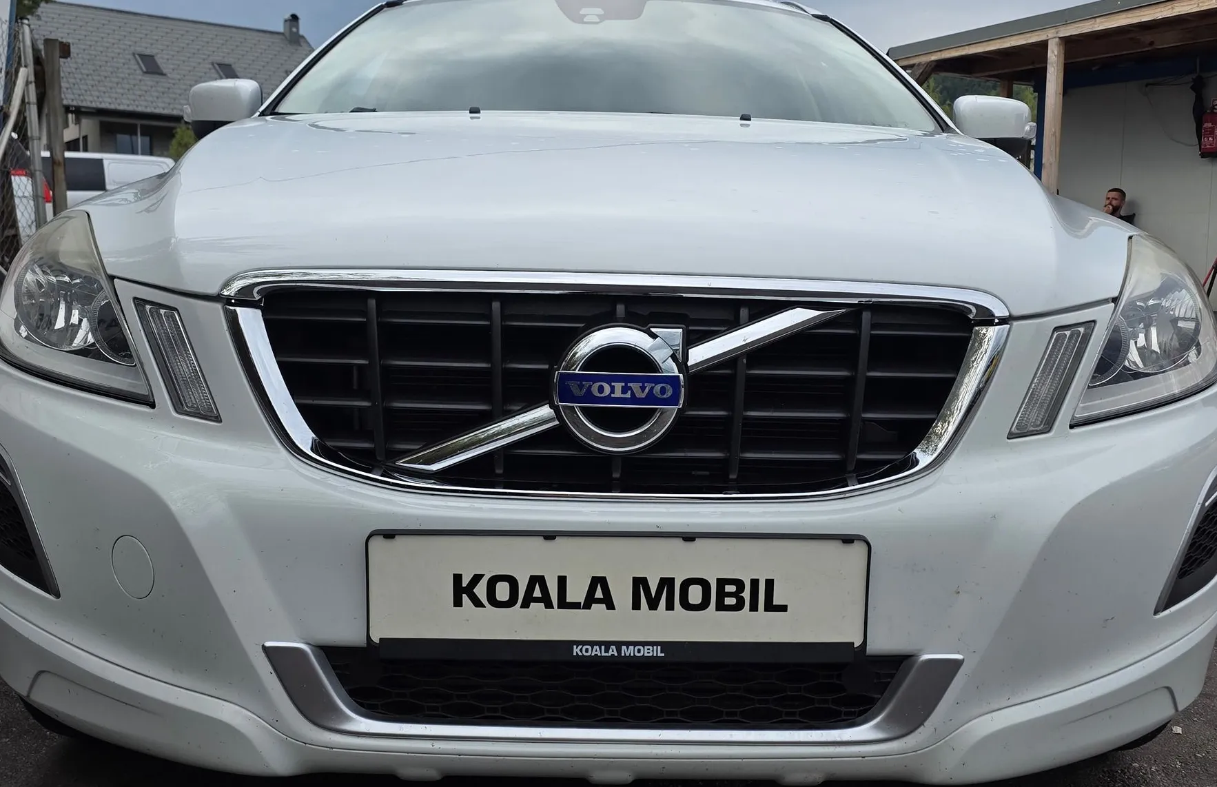 Zunanja slika - Volvo XC60 - FWD D4 MOMENTUM AVTOMATIK-ALU PLATIŠČA-KLIMA-NAVI - 2