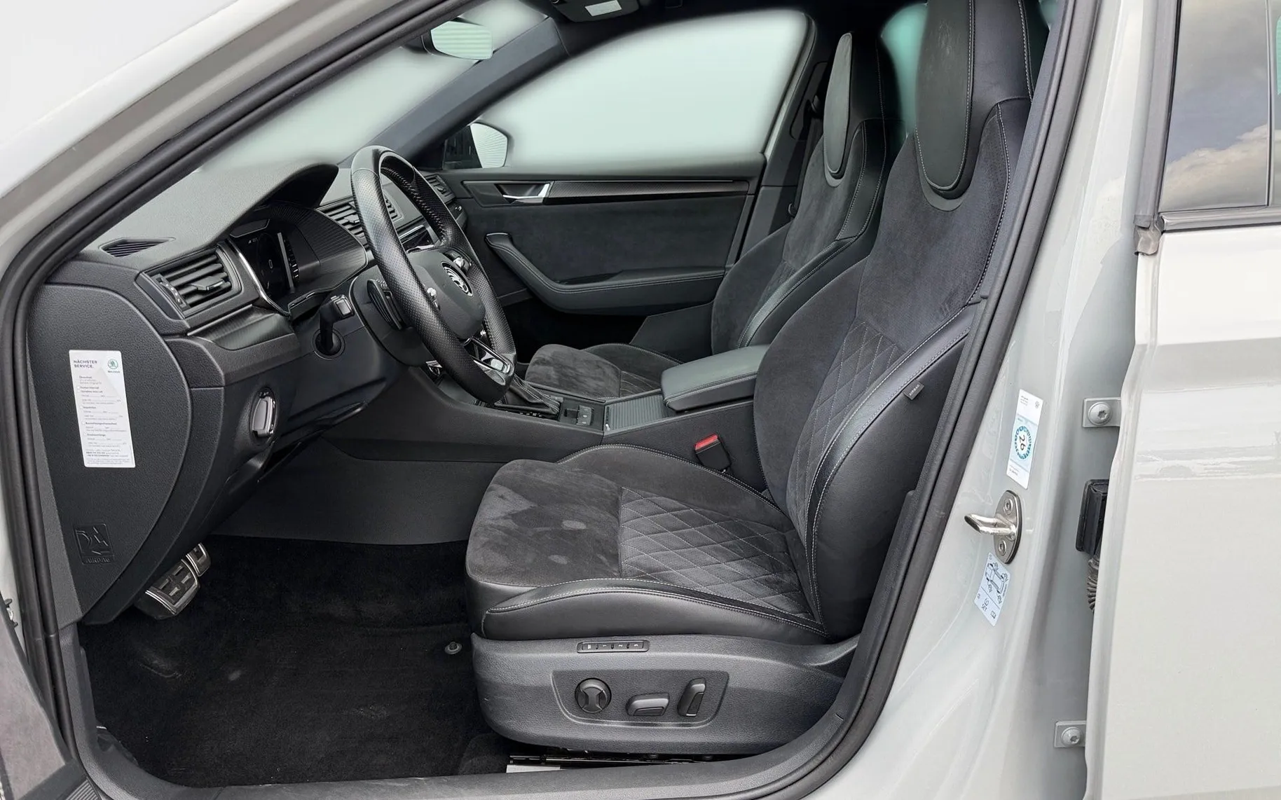 Notranja slika - Škoda Superb - Combi 2.0 TDI Sportline DSG-Memory-Vlečna kljuka.. - 7