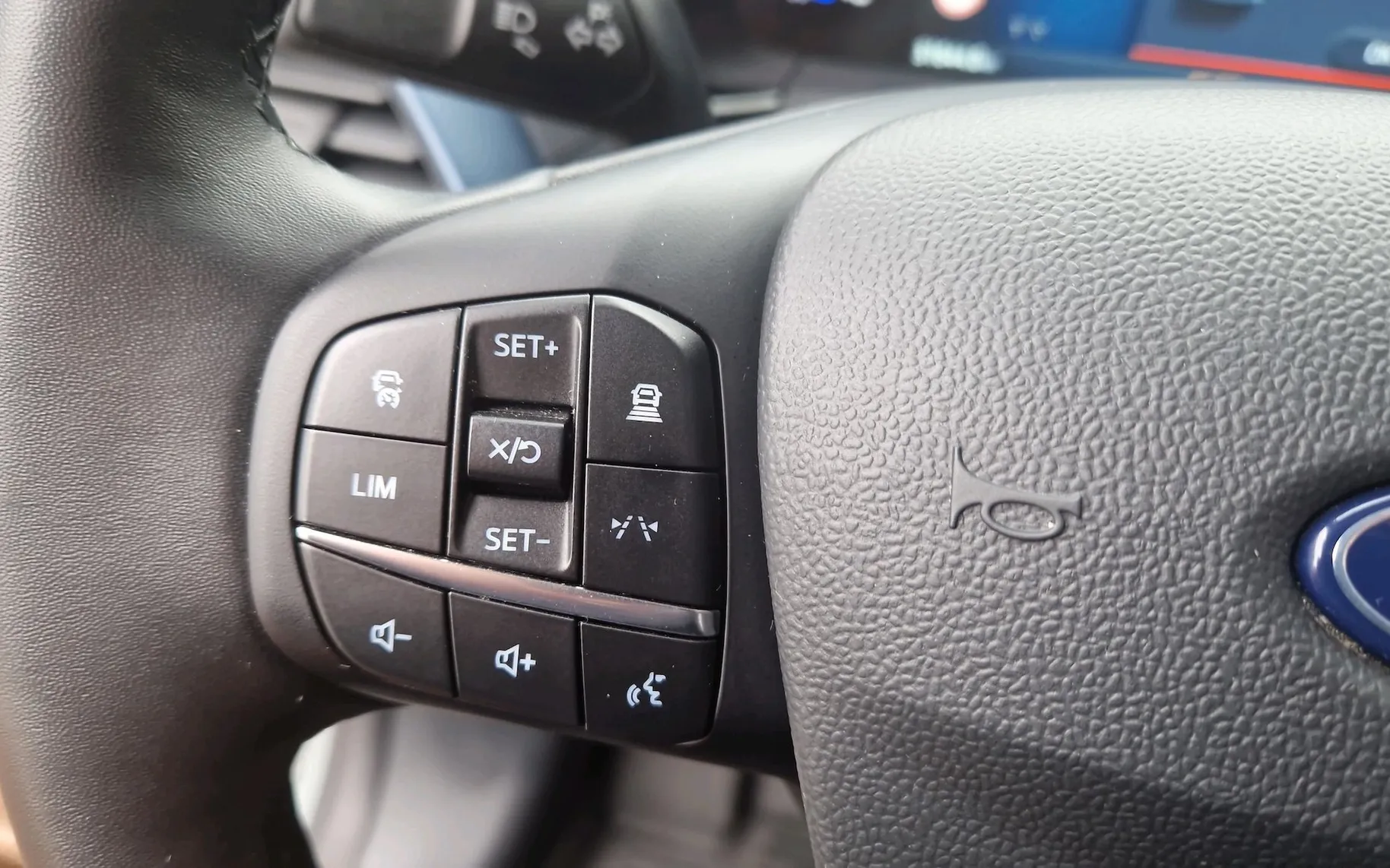 Notranja slika - Ford Tourneo Courier - ACTIVE 1.0ECOBOOST-SLO-RADAR-ZIM.PAKET-KAMERA-BLI - 10