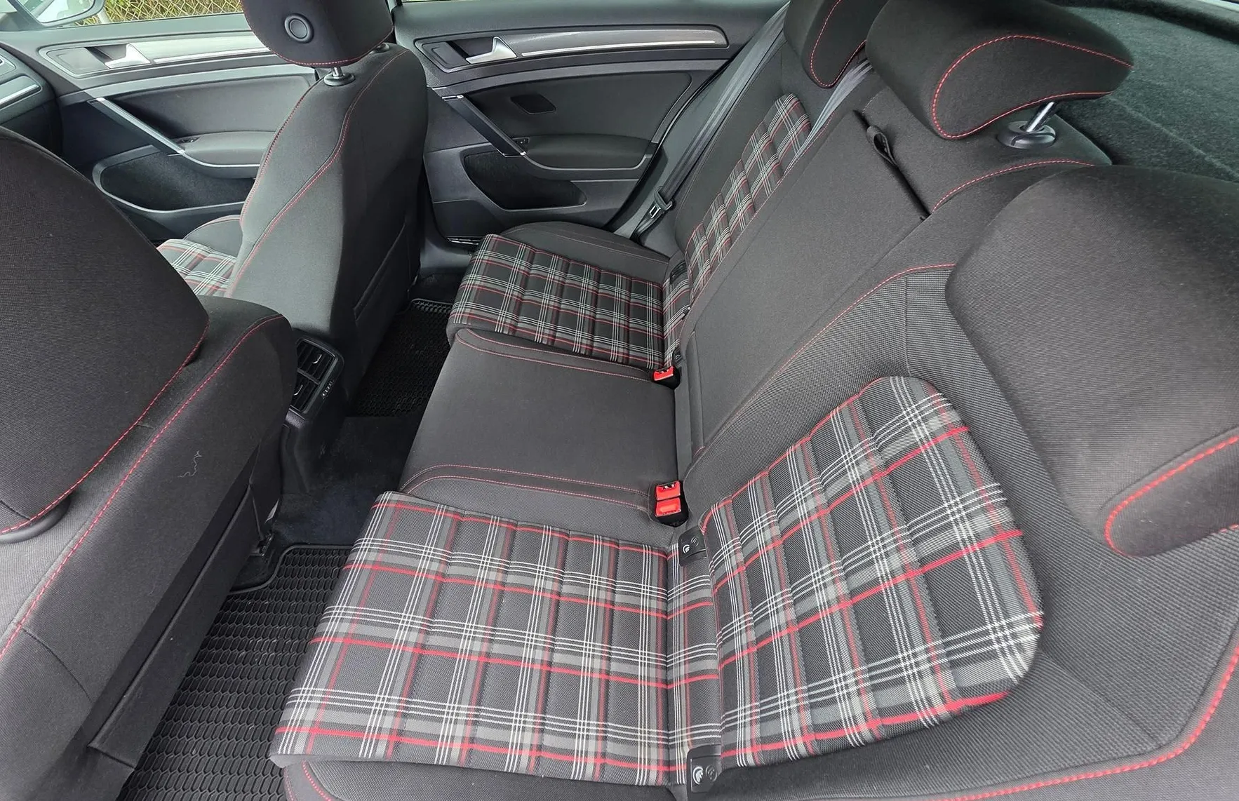 Zunanja slika - Volkswagen Golf - 2.0 GTI BMT DSG LED-ALU-GRETJE SEDEŽEV-NAVI - 13