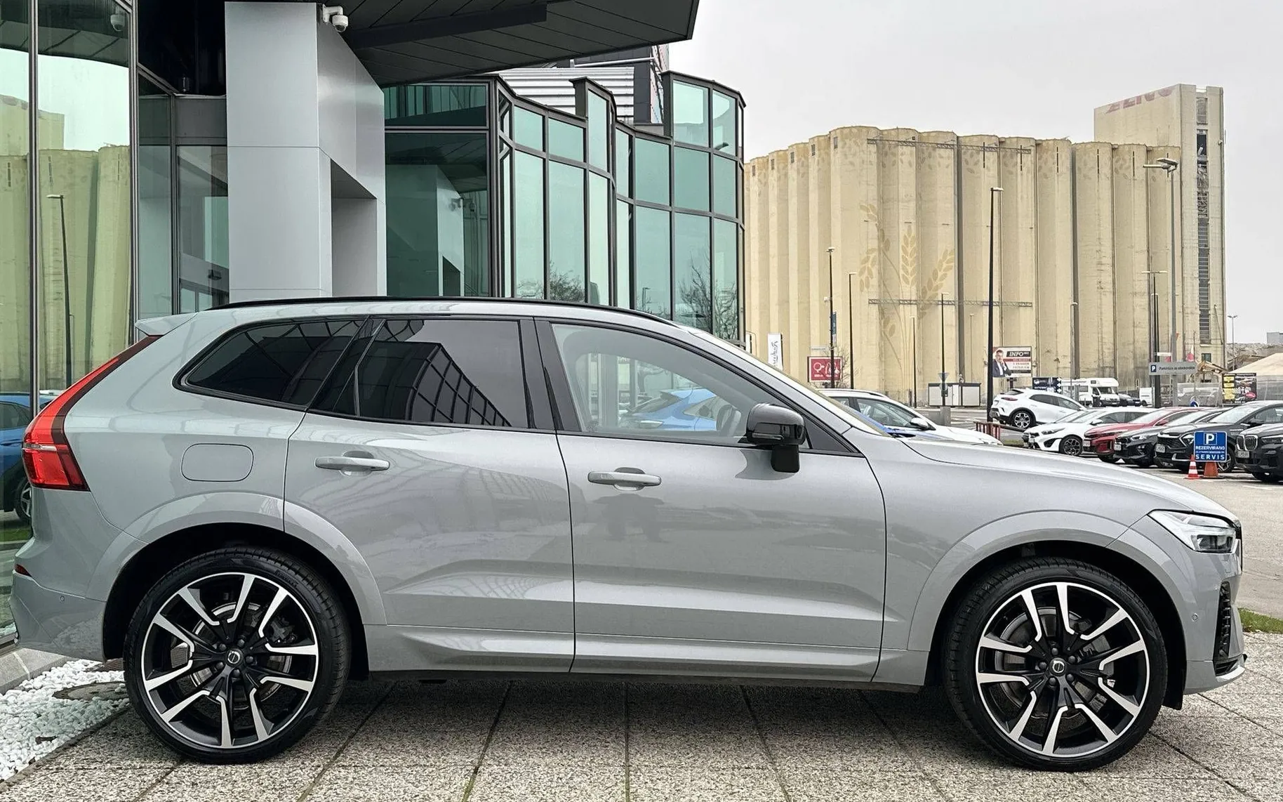 Zunanja slika - Volvo XC60 - T8 TwE Ultim.Dark Recharge AT AWD ZRAČNO BW PANO - 4