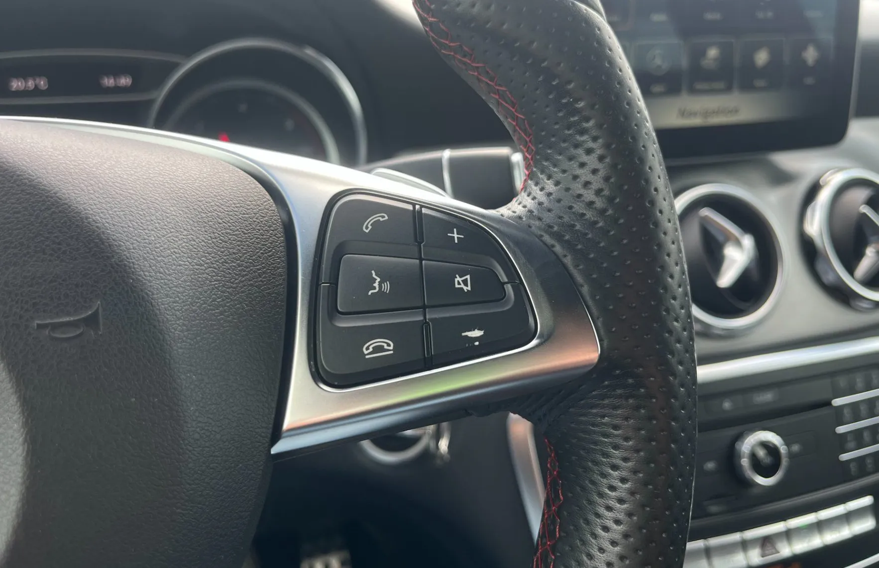Zunanja slika - Mercedes-Benz GLA-Razred - GLA 200 d AMG Line Avt. NAVI. TEMPOMAT. F1 PRES. - 15