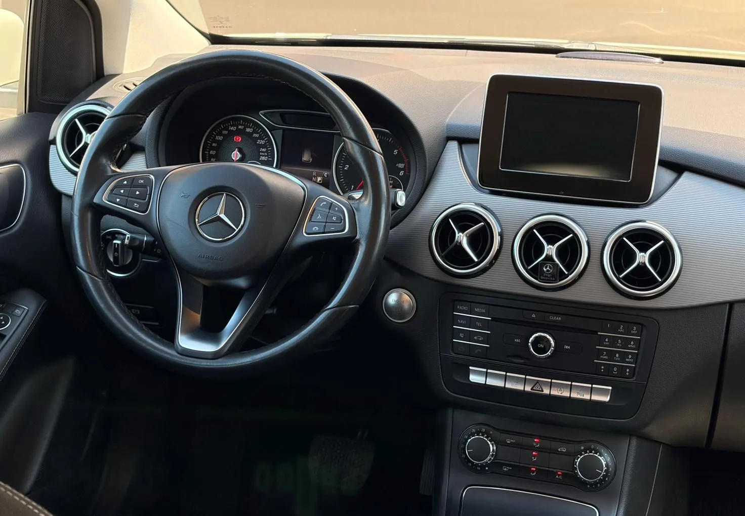 Zunanja slika - Mercedes-Benz B-Razred - B 200 d Style Avt. Slovenski. Led. PDC. Keyless st - 10