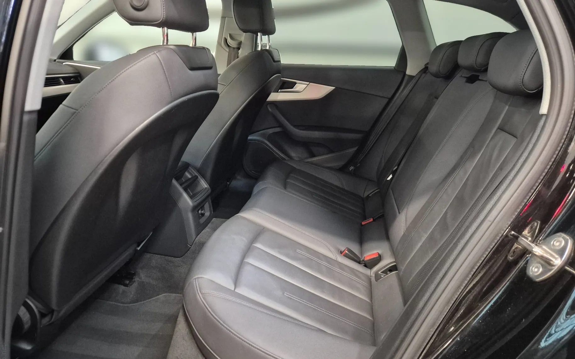 Notranja slika - Audi A4 Avant - 30 TDI S tronic - 8