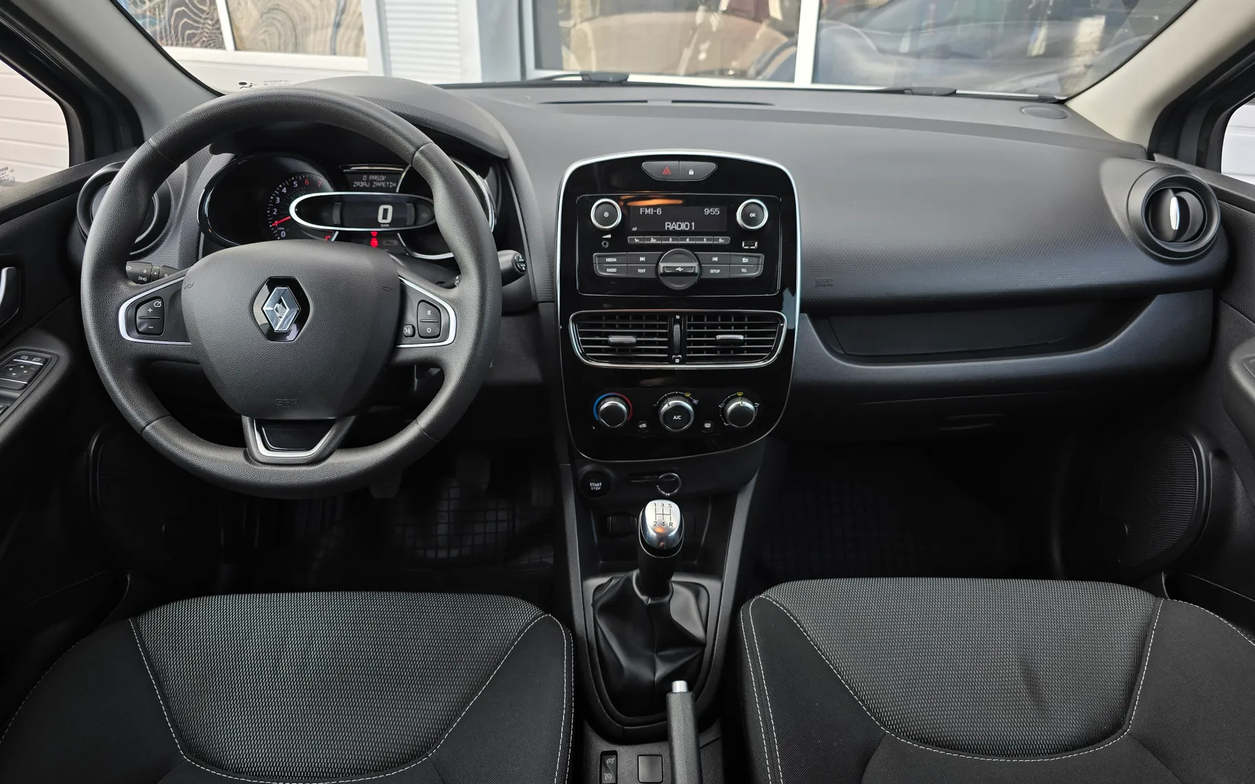 Notranja slika - Renault Clio - Grandtour TCe 75 Zen - 7