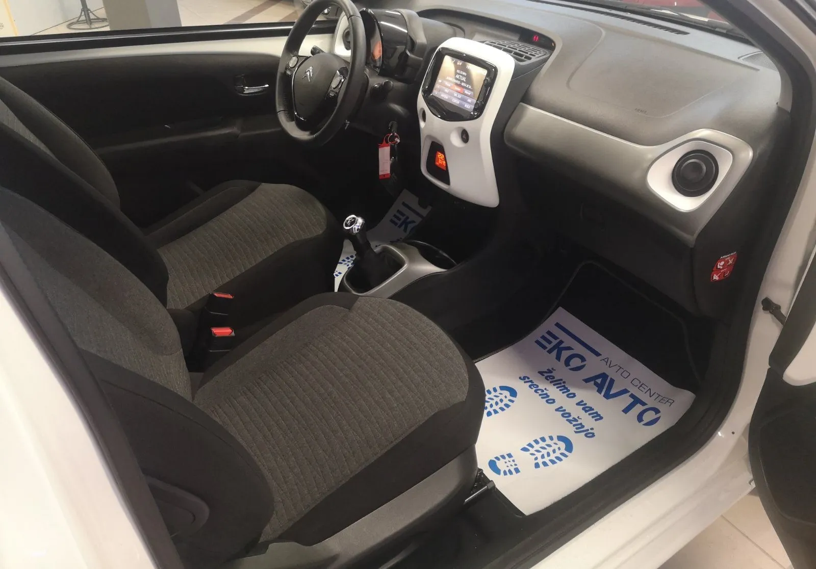 Zunanja slika - Citroën C1 - Attraction 1.0i TEMPOMAT-KAMERA-LED LUČI-43000KM - 4