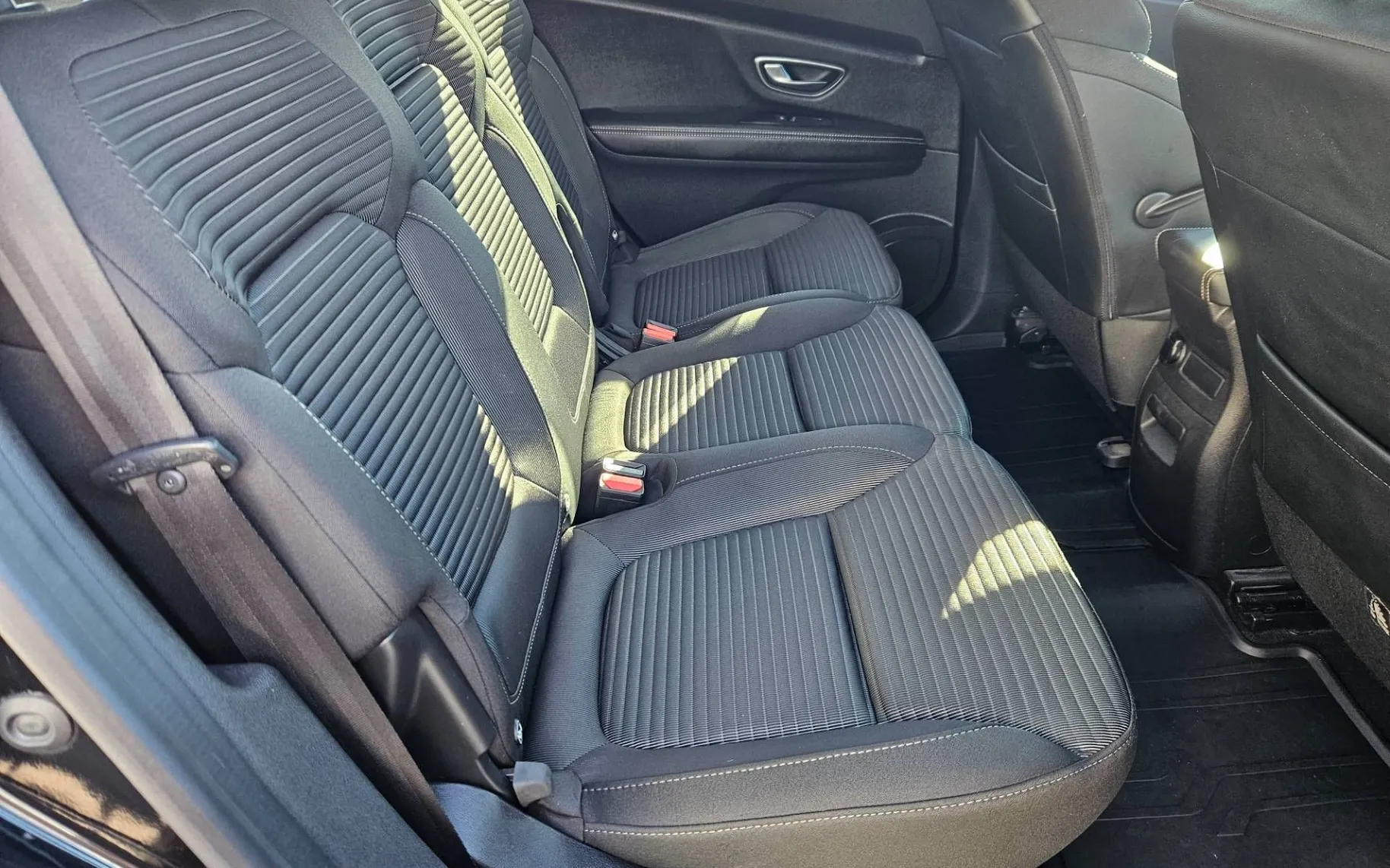 Notranja slika - Renault Scenic - 1.3 16V 1.LASTNIK SLO SAMO 57000KM - 11