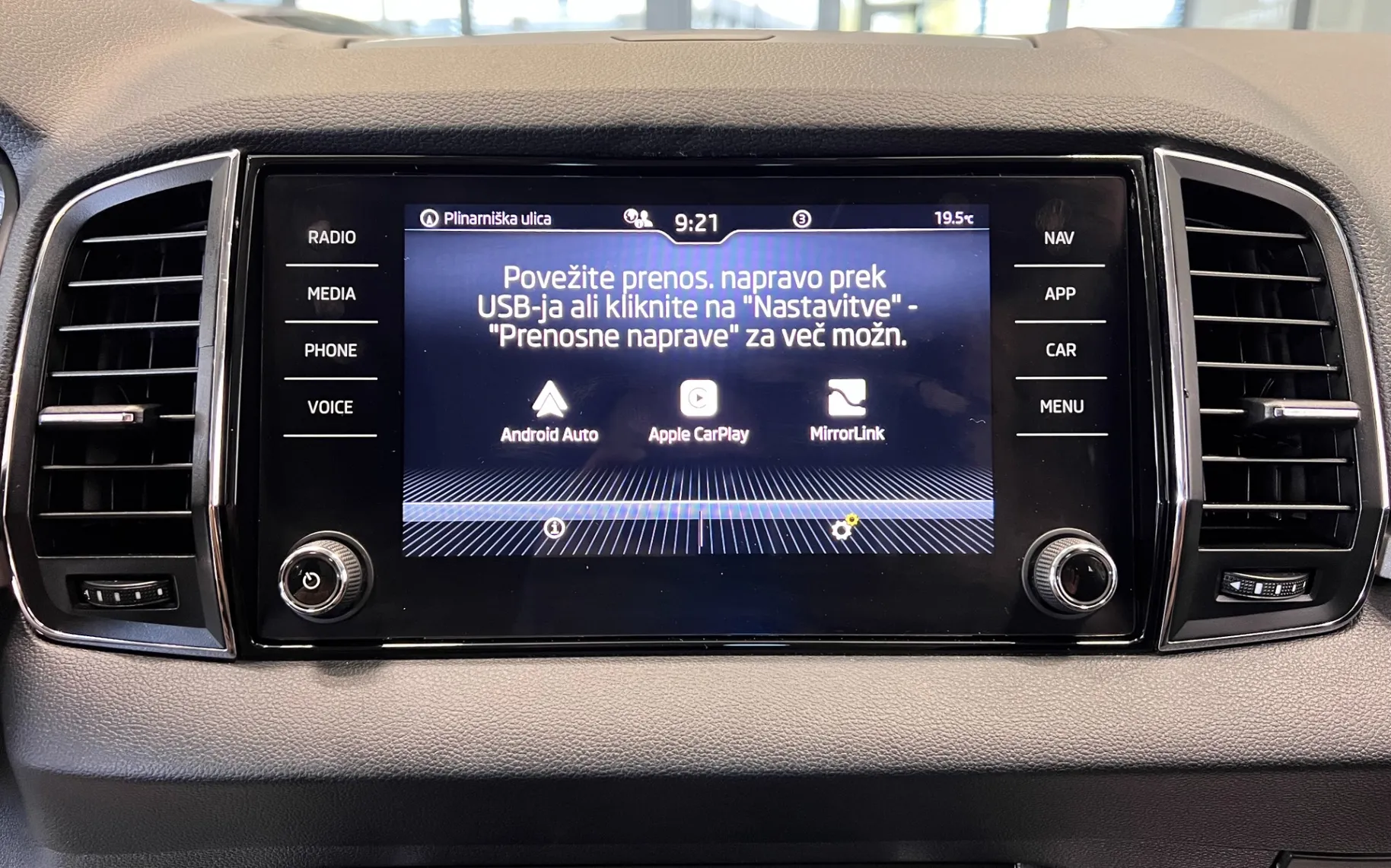 Zunanja slika - Škoda Karoq - 2.0 TDI-DSG-FRONT-ASSIST-ACC-KAM-KEYLESS-NAVI-PDC. - 18