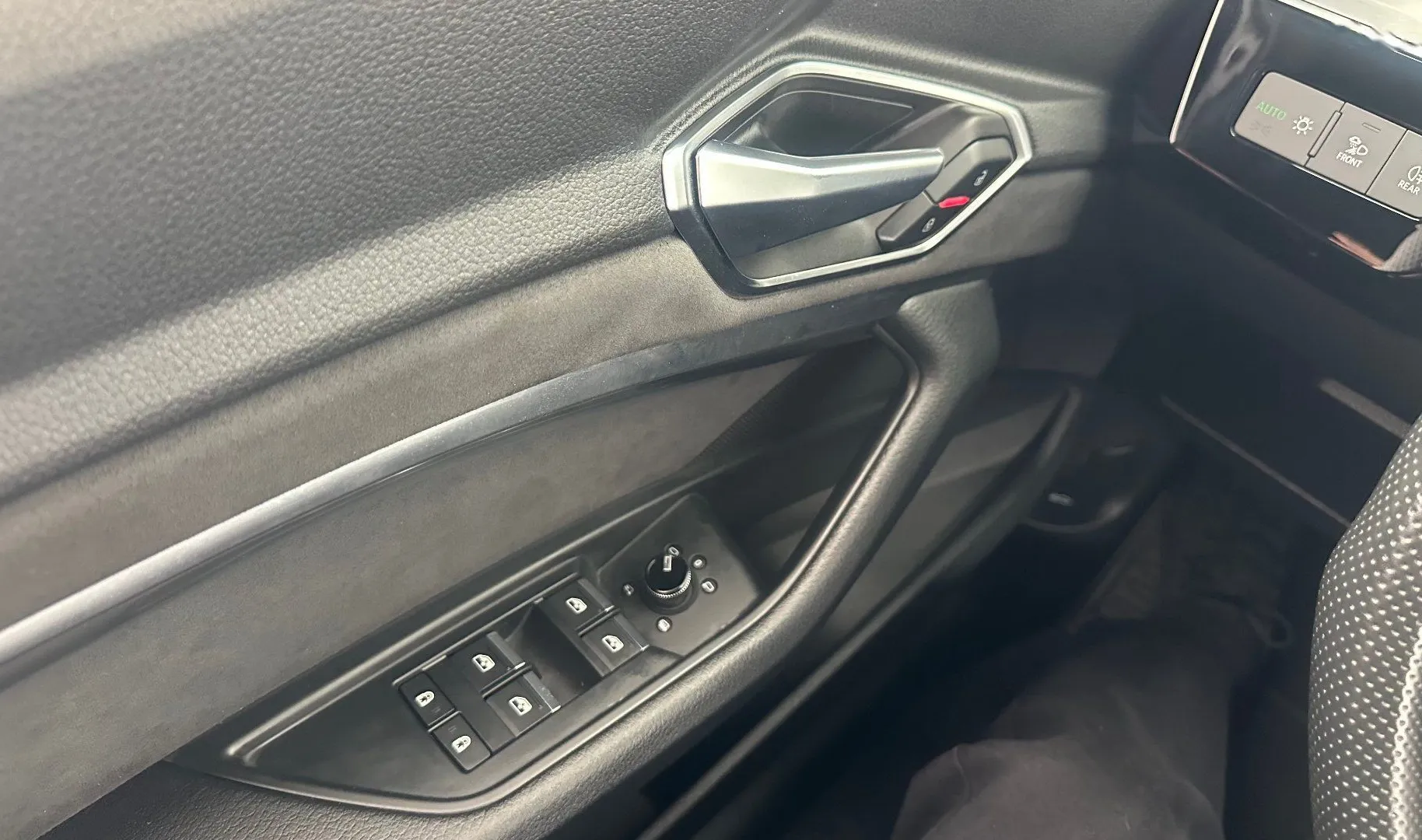 Zunanja slika - Audi e-tron - 55 quattro S line.NEMŠKI+4ALU.KAMERA.USNJE.KLJUKA - 5