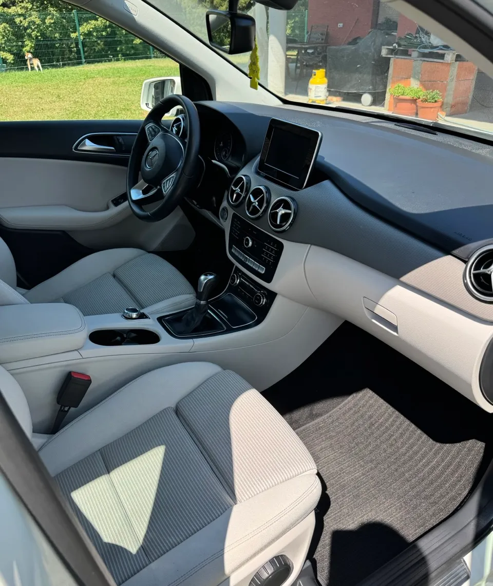 Notranja slika - Mercedes-Benz B-Razred - B 180 - 7