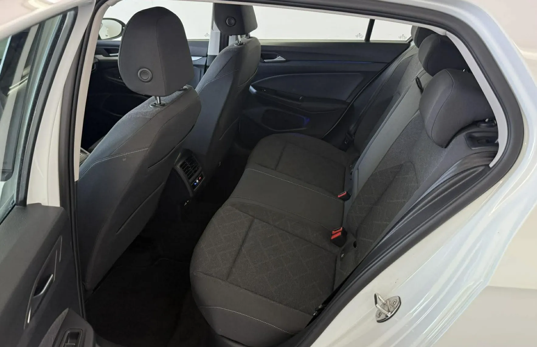 Zunanja slika - Volkswagen Golf - 1.5 TSI 96KW.NEMŠKI.KAMERA.LED.NAVI.GRE.SEDEŽEV - 6