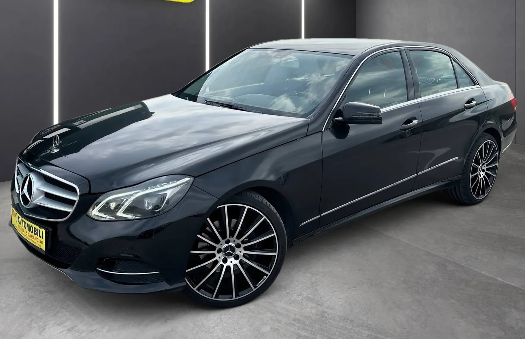 Zunanja slika - Mercedes-Benz E-Razred - 250 CDI SLOVENSKO VOZILO NAVI PDC TEMPOMAT TOP - 2