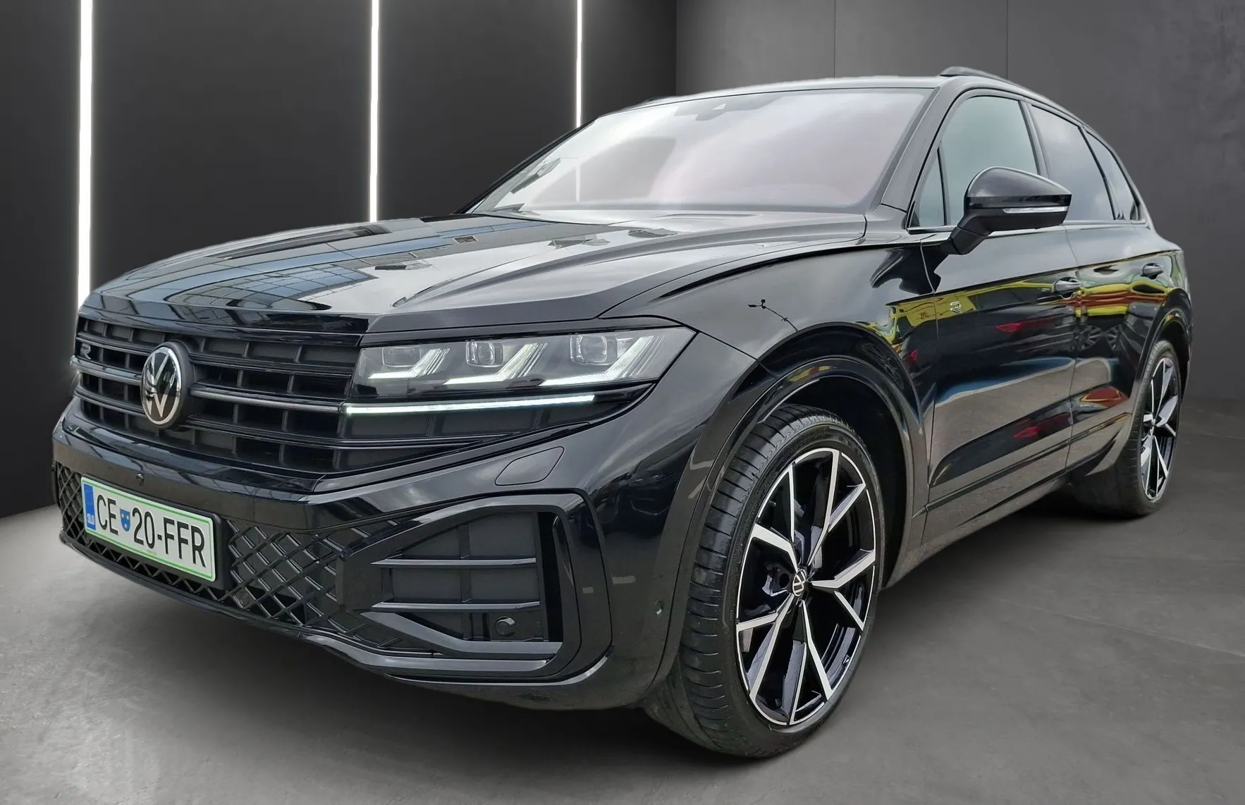 Zunanja slika - VW Touareg - R-Line 3.0 V6 TDI 286KM Black Style - 1