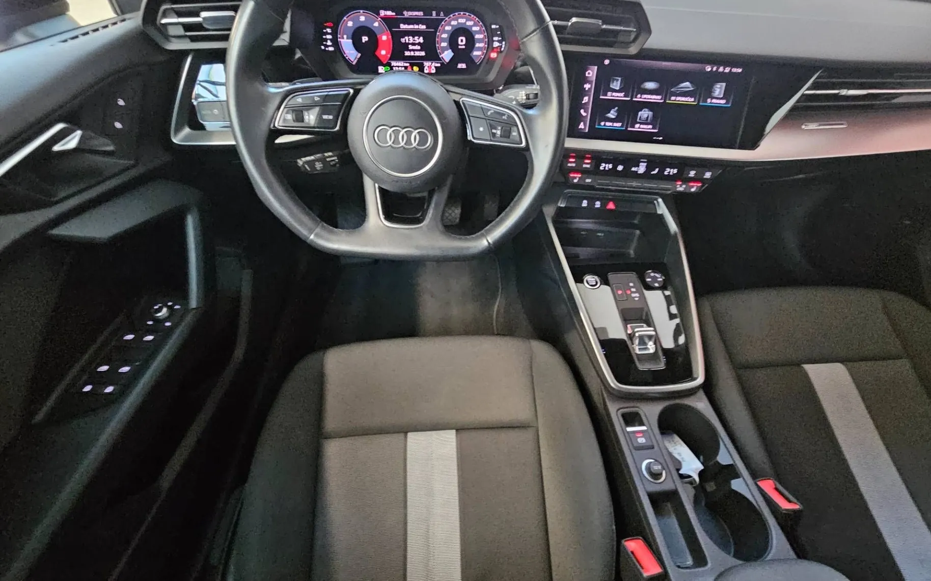 Notranja slika - Audi A3 - Sportback 35 TDI S line S tronic - 7