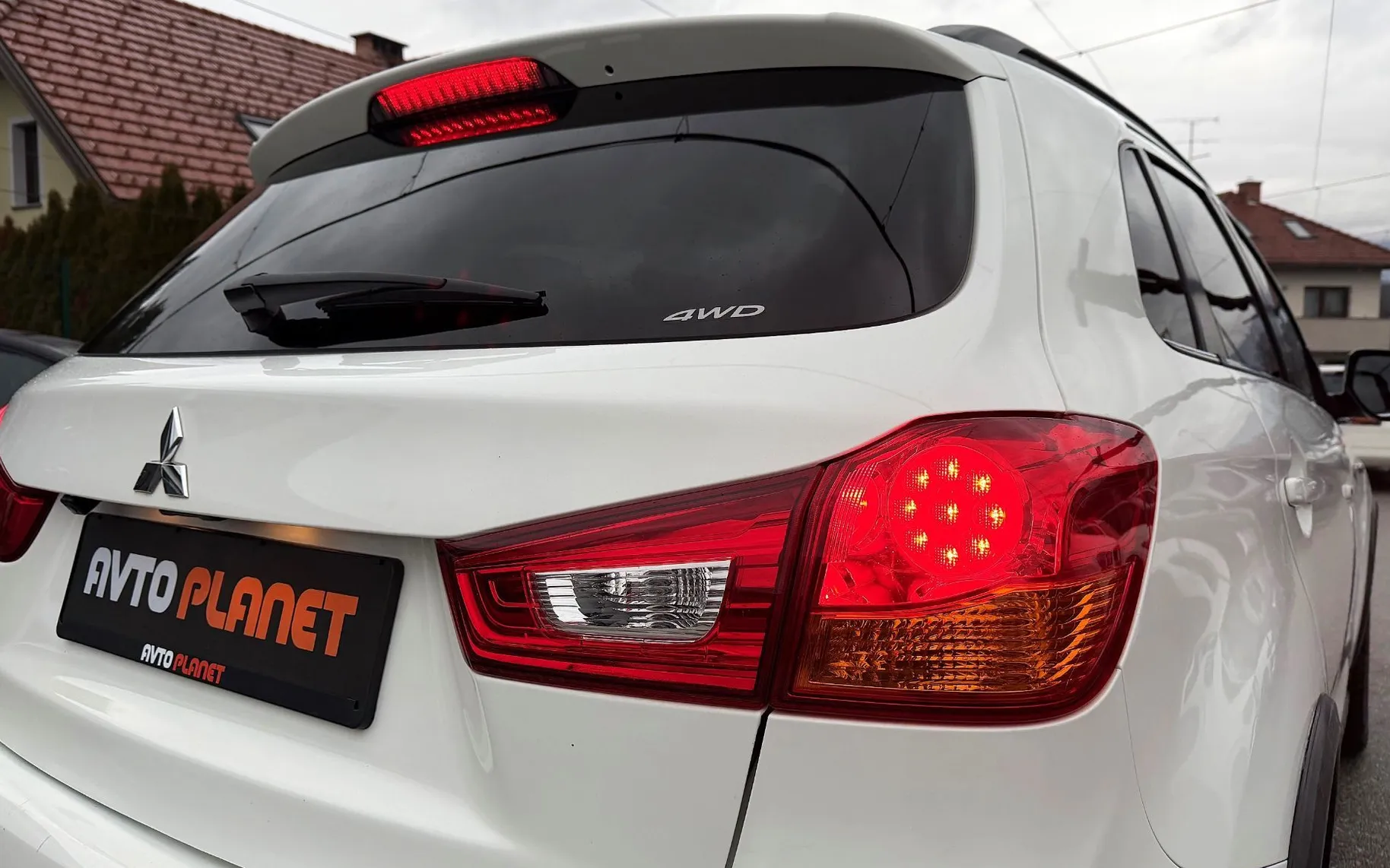 Zunanja slika - Mitsubishi ASX - 2.2 DI-D 4WD AUT. Intense+ XENON NAVI PANO KAMERA - 11