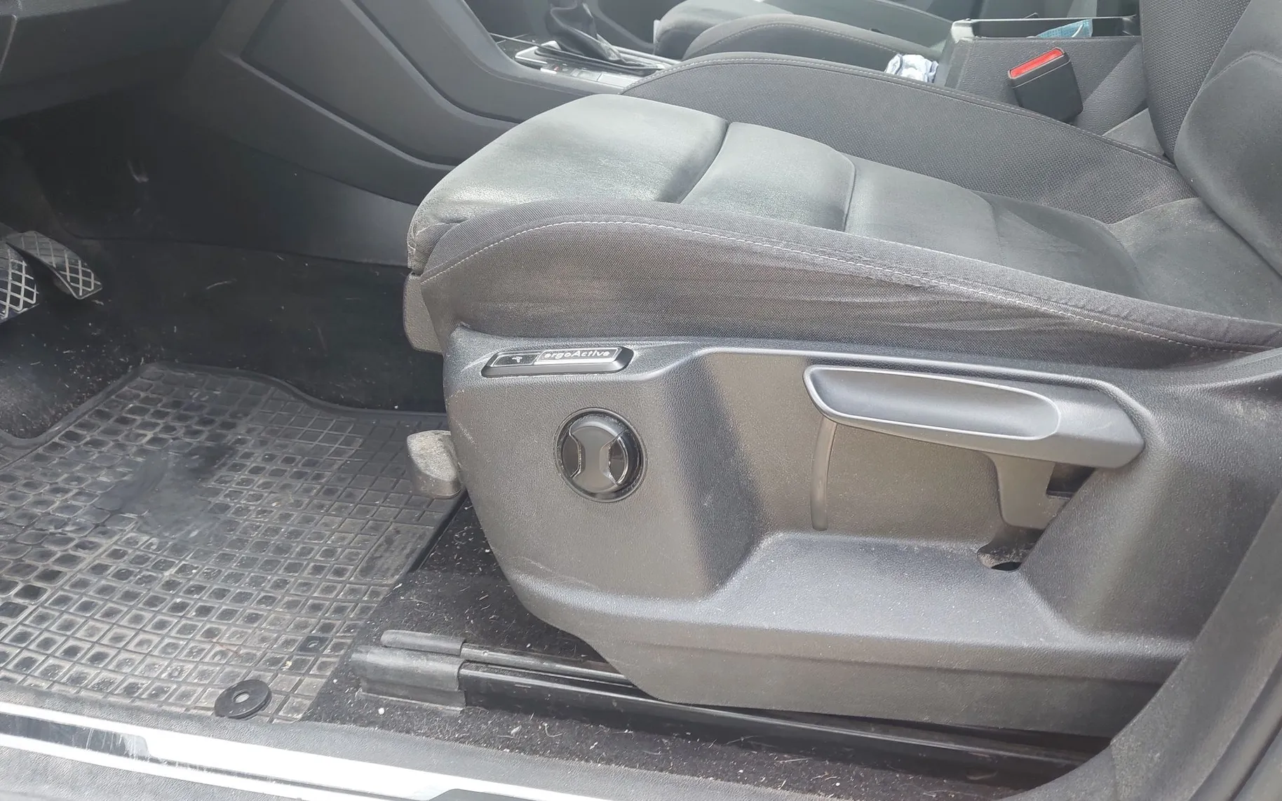 Notranja slika - Volkswagen Tiguan - 4motion 2,0 TDI BMT Highline DSG - 8