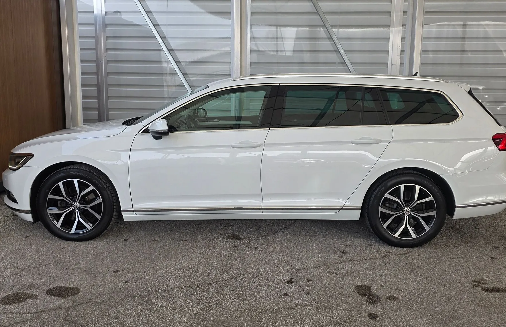 Zunanja slika - VW Passat - Variant 2.0 TDI - DSG - MRTVI KOT - LIN7 ASSIST - FUL LED - 6
