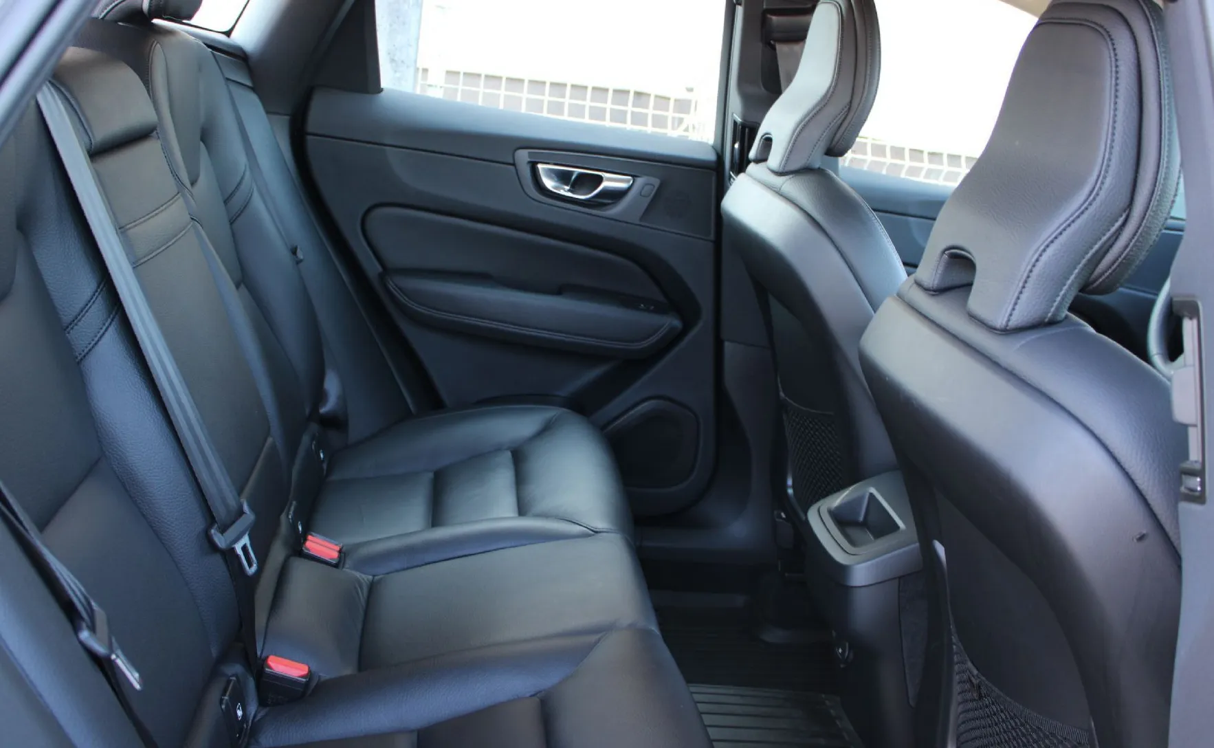 Zunanja slika - Volvo XC60 - B4D AUT Momentum -VIRTUAL-LED-KAMERA-NAVI-MEMORY - 14