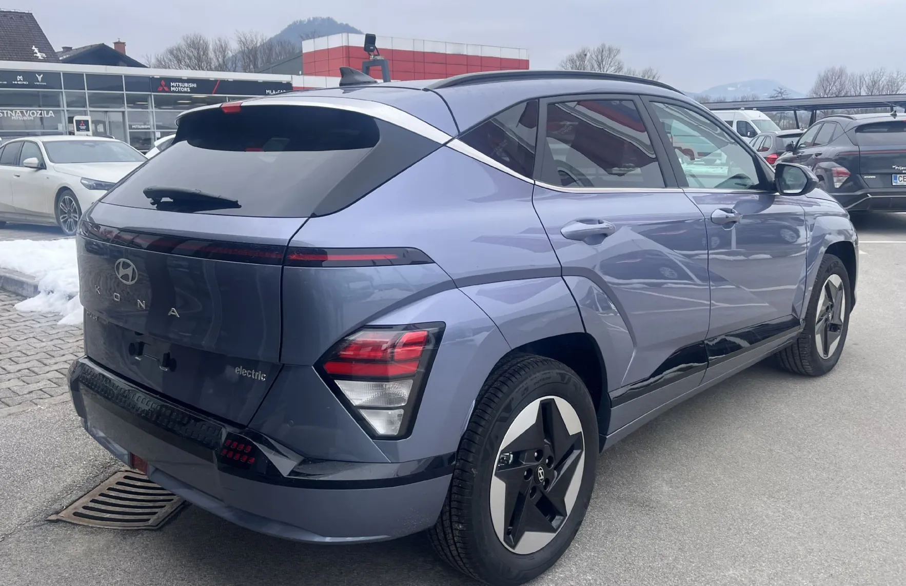 Zunanja slika - Hyundai Kona - Electric 48.6 kWh 99kW PREMIUM+ WINTER - 6