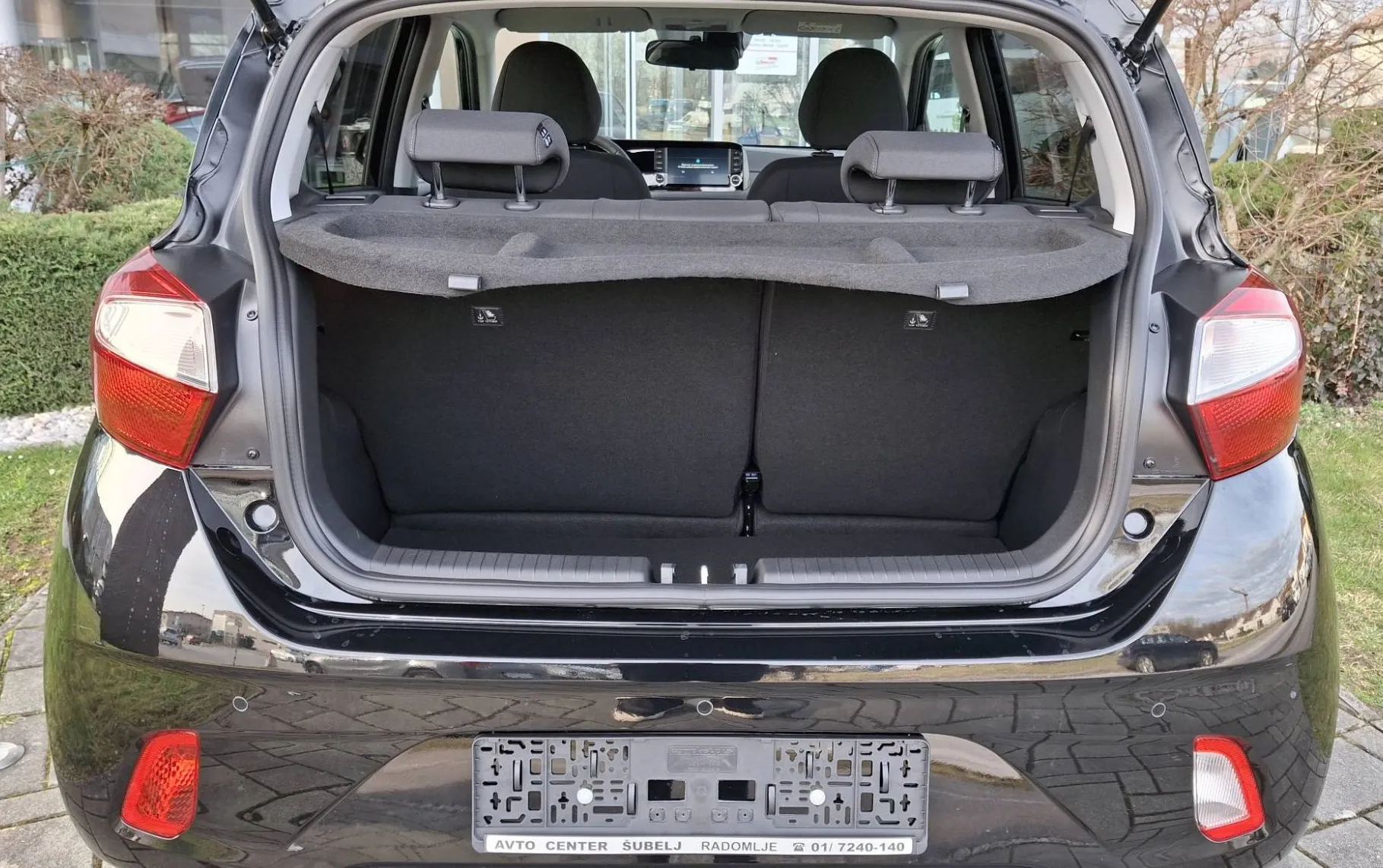 Zunanja slika - Hyundai i10 - 1.2 FL STYLE   AAC. WINTER. naslon. rg... - 7