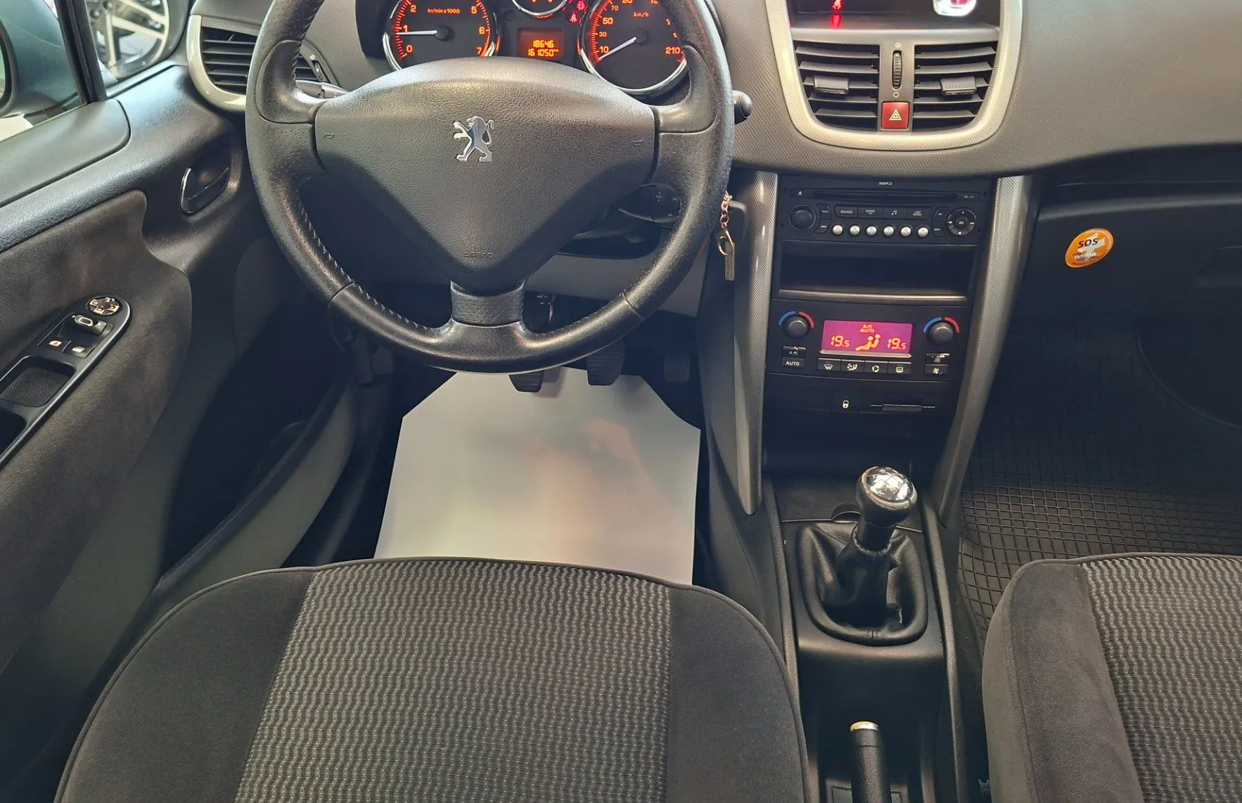 Zunanja slika - Peugeot 207 - Premium 1.4 16V-ODLIČEN-HITRI KREDIT- - 9