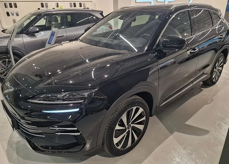 Zunanja slika - BYD SEAL U - DM-i DESIGN AWD PHEV 238kW  skupni doseg 870 km - 5