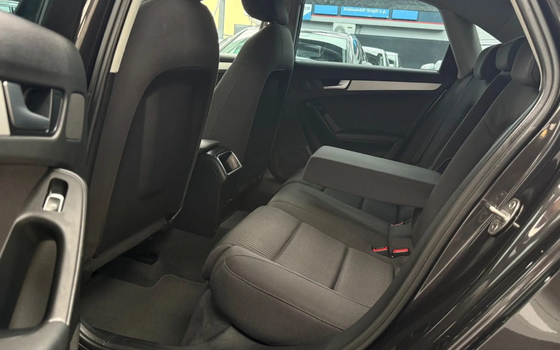 Notranja slika - Audi A4 - 2.0 TDI... - 24