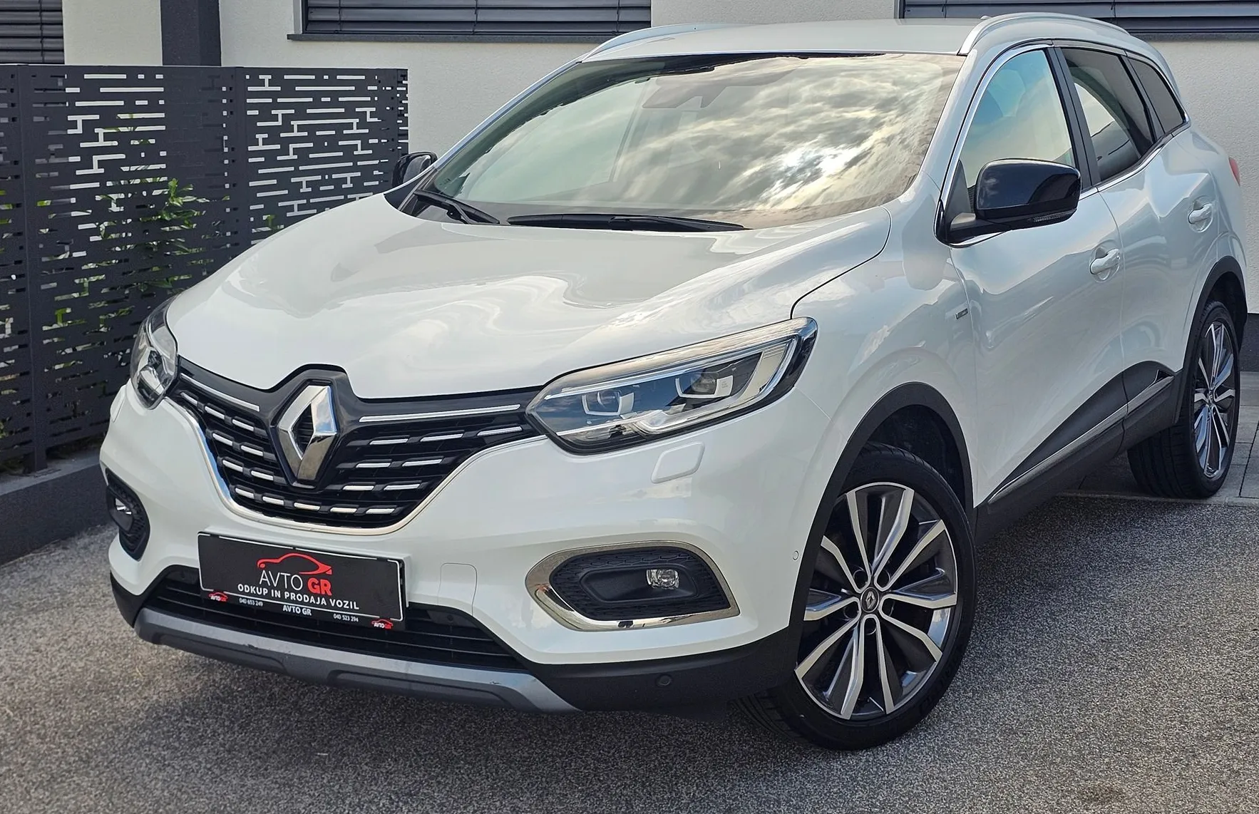 Zunanja slika - Renault Kadjar - TCe 140 Limited- SLO-1. LAST.-Le 129.000km-Perla b - 16