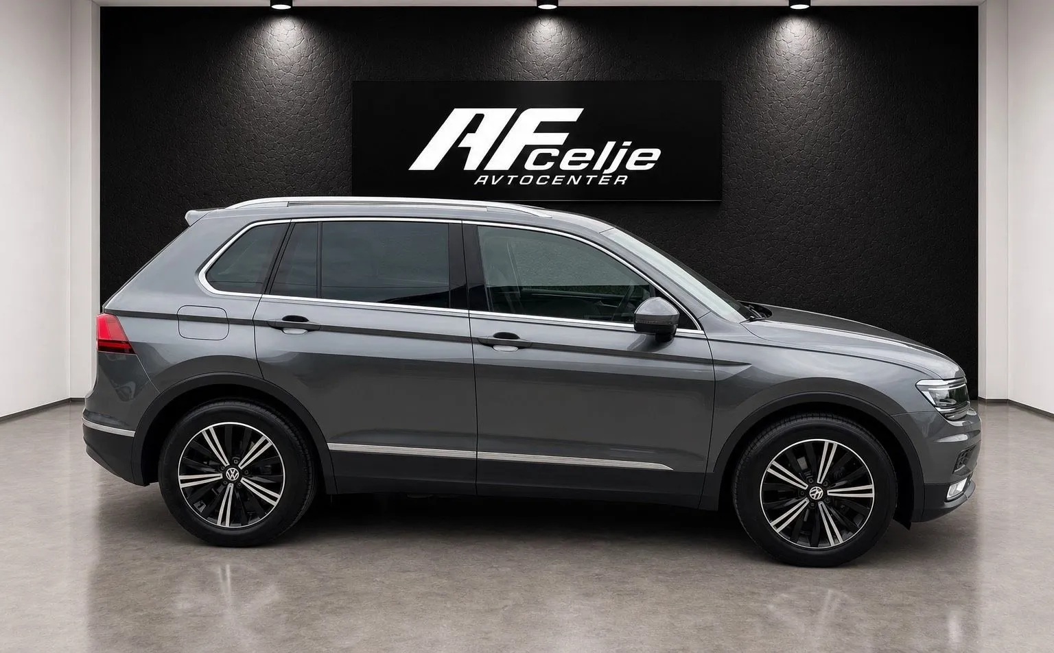 Zunanja slika - VW Tiguan - 2.0 TDI-H LINE-68.000km-VIRTUAL-LIZING ZA TUJCE- - 4