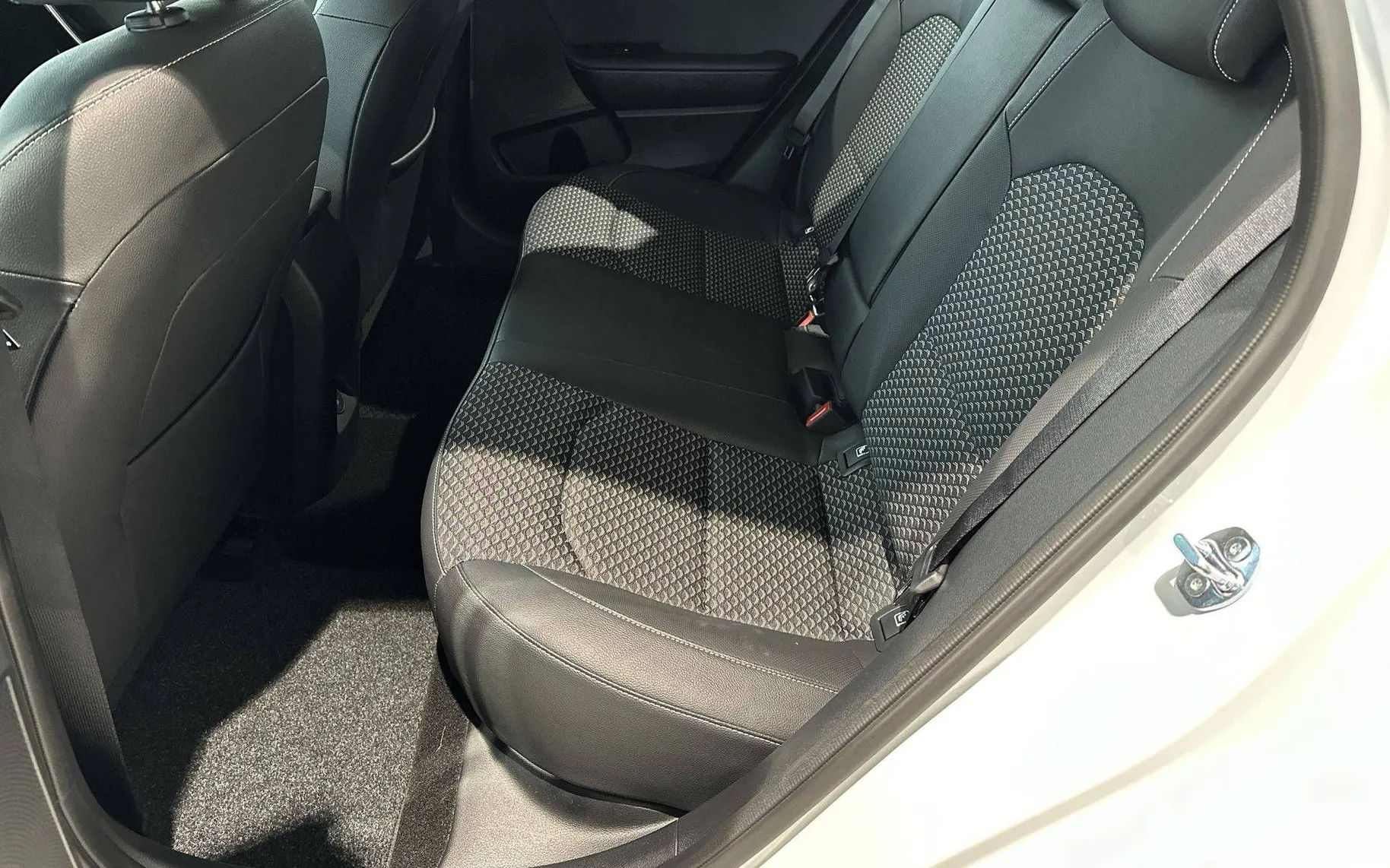 Notranja slika - KIA XCeed - 1.0 T-GDi EX Way ISG. MT - 19